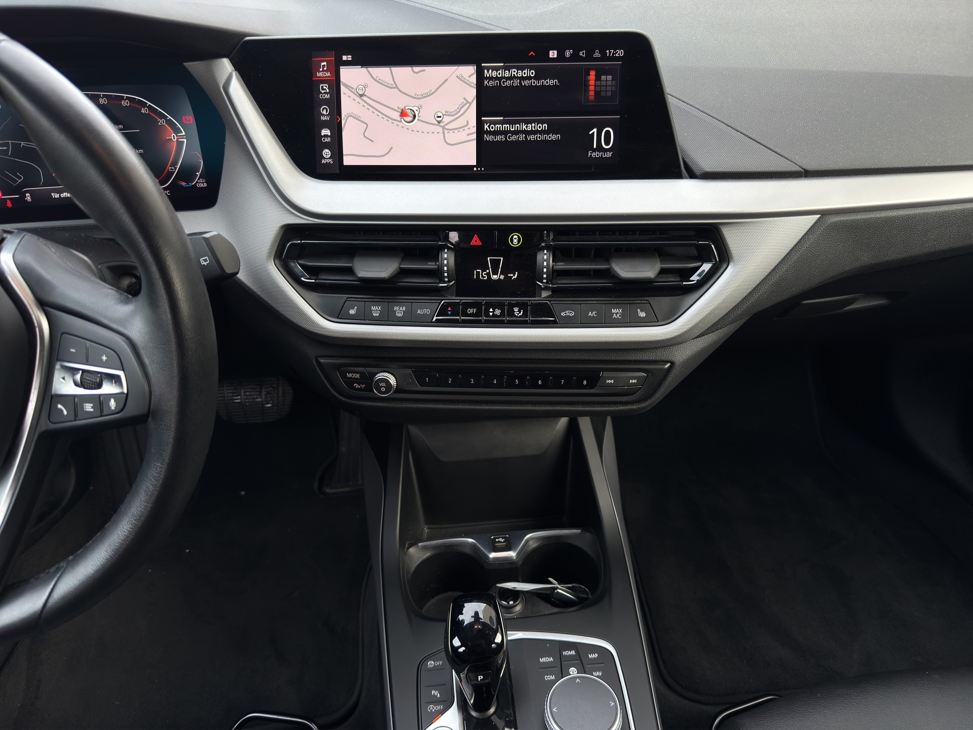 BMW 118i Essential Edition Steptronic-image-12