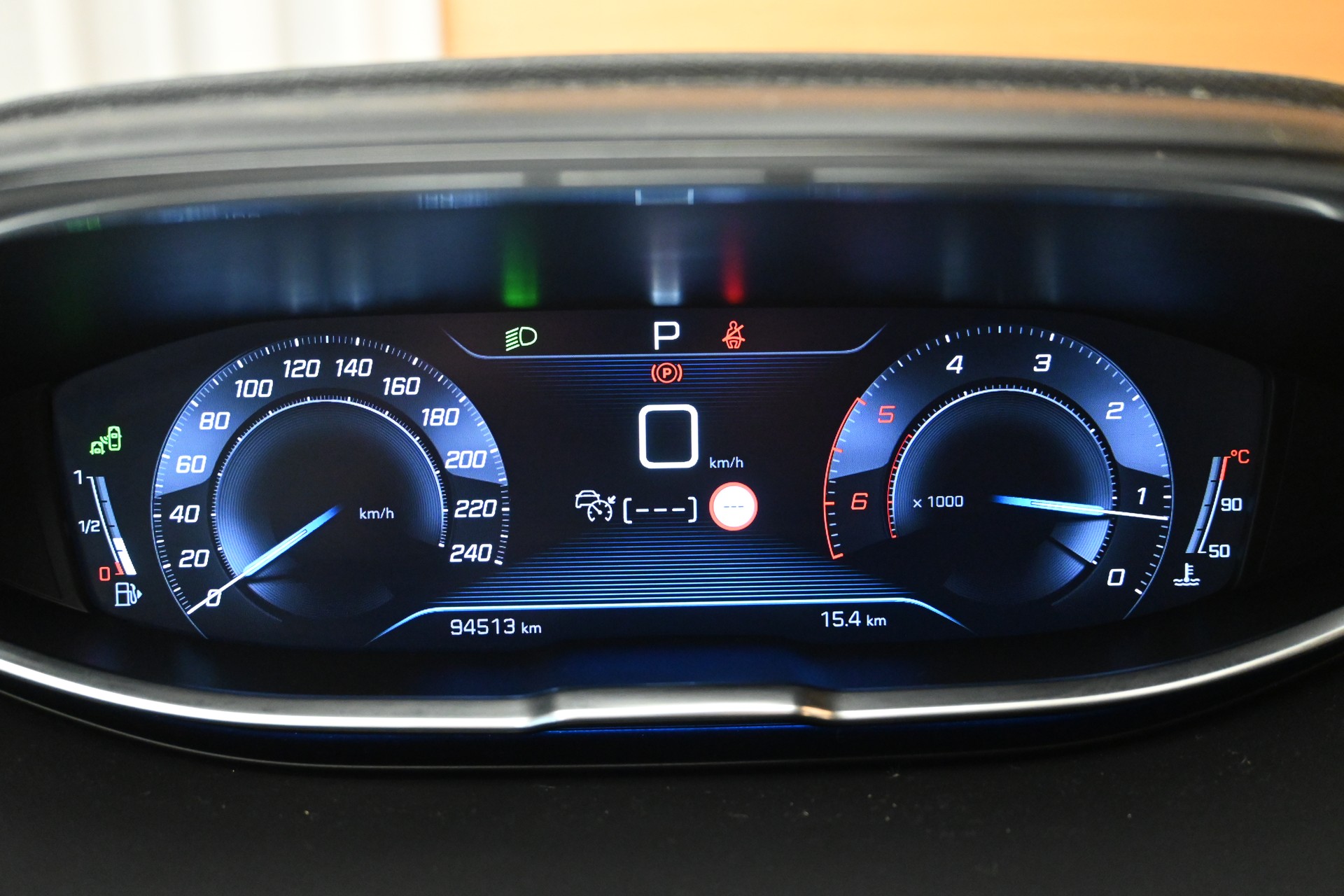 PEUGEOT 3008 1.5 BlueHDi Allure-image-9