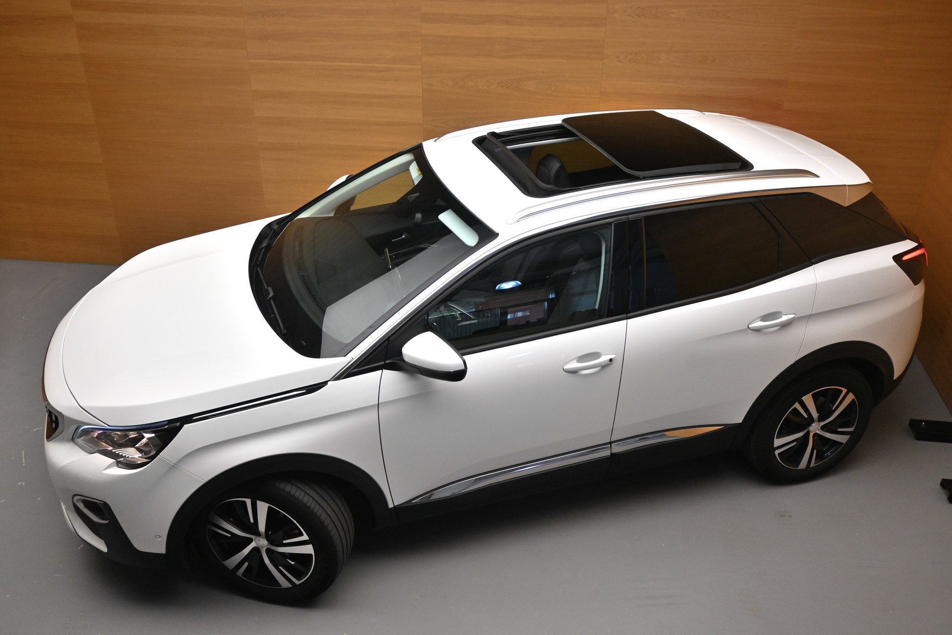 PEUGEOT 3008 1.5 BlueHDi Allure-showroom-element-1
