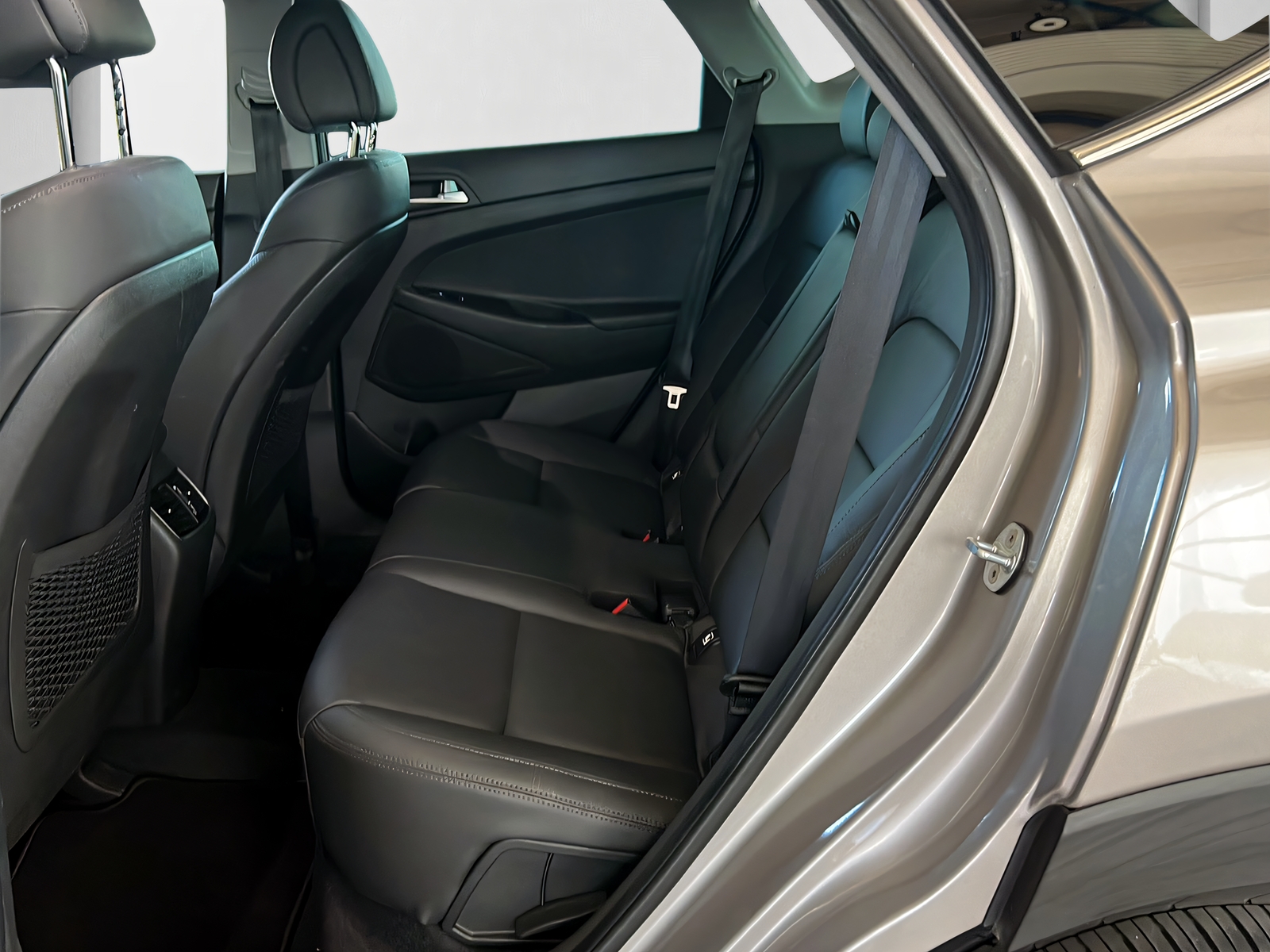 HYUNDAI Tucson 2.0 CRDI Vertex 4WD Automatic**Panodach,Sitzbelüftung,Rückfahrtkamera,Frisch ab MFK**-image-8