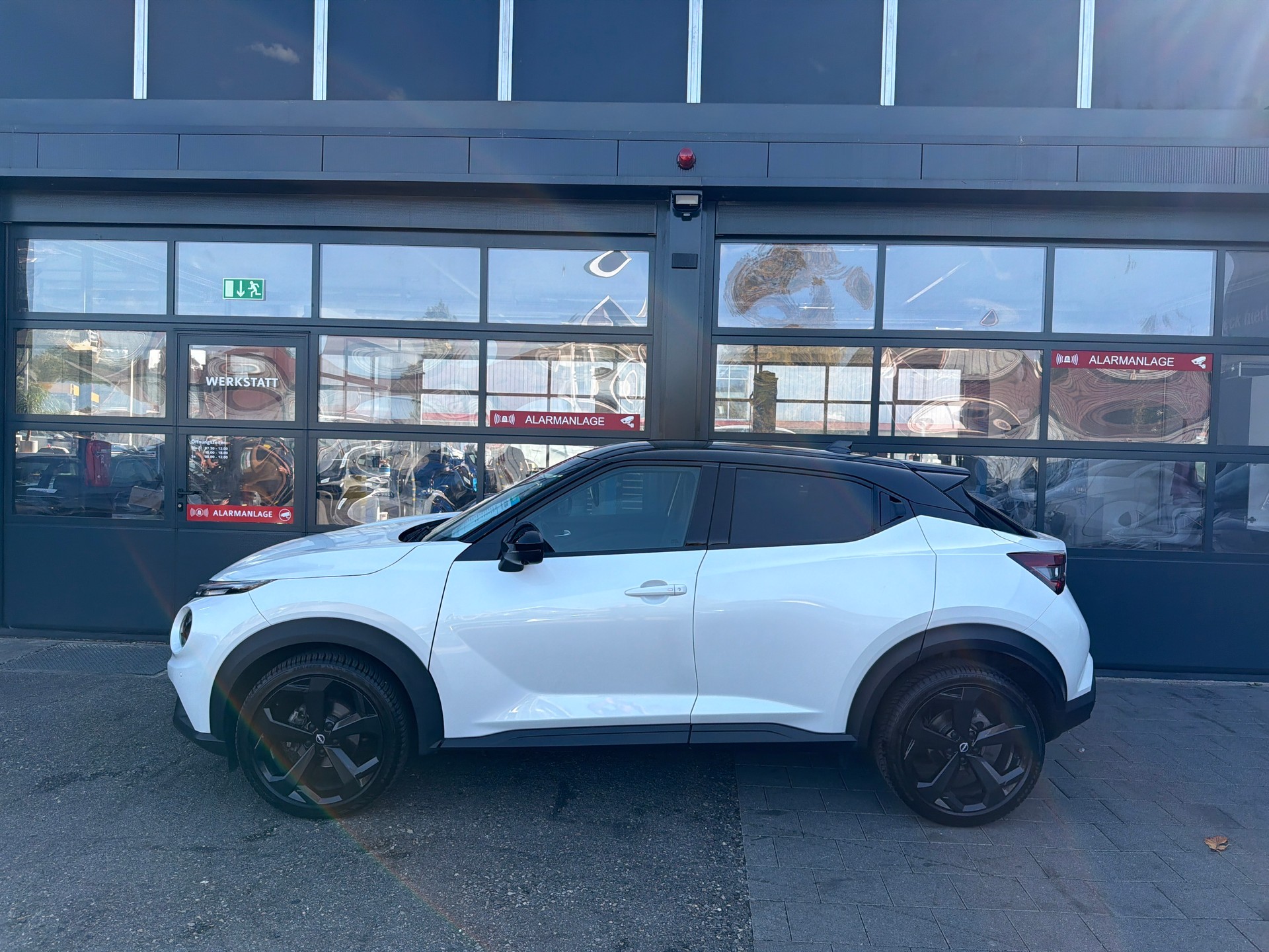 NISSAN Juke 1.0 DIG-T tekna DCT-showroom-element-2