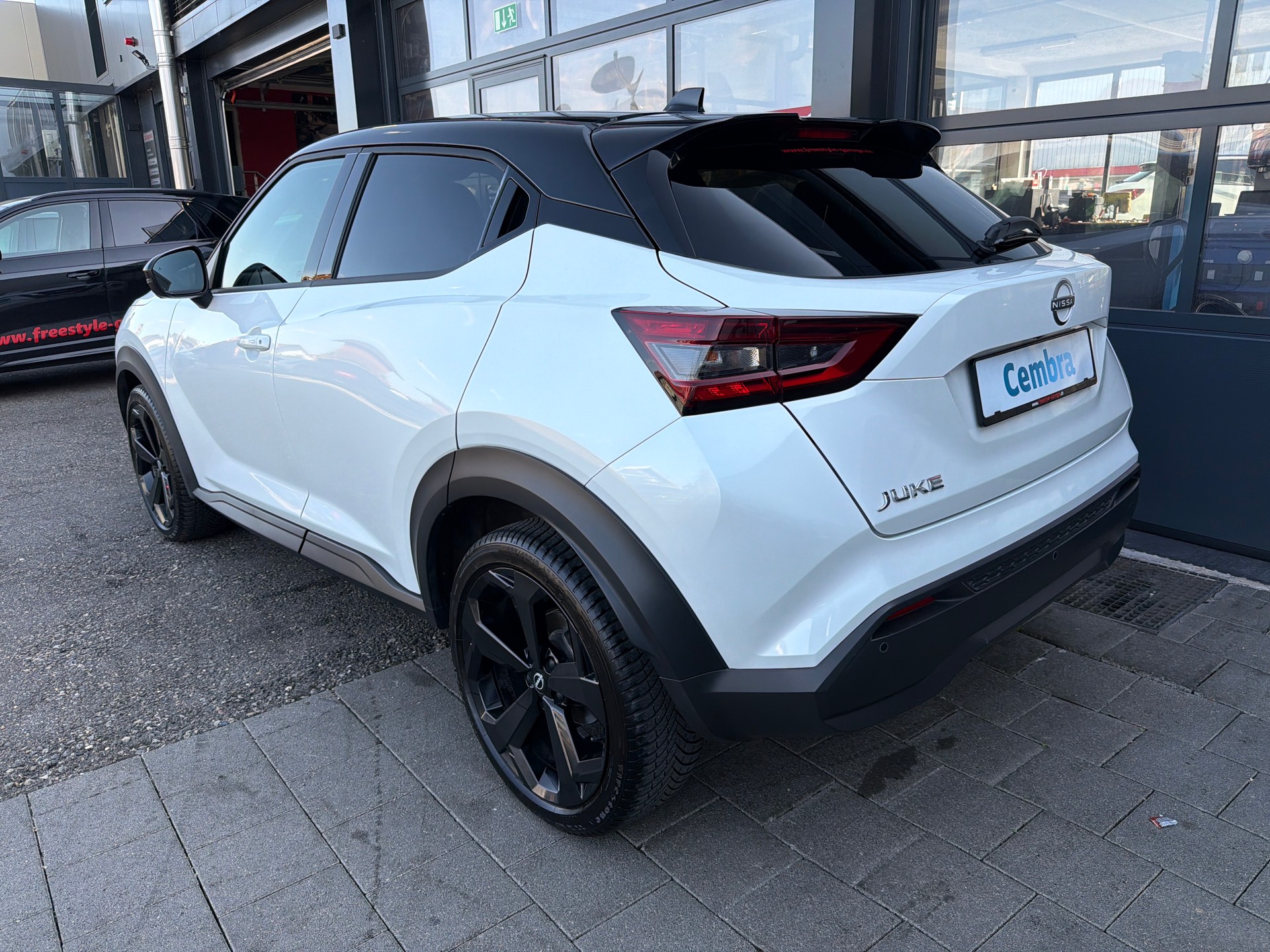 NISSAN Juke 1.0 DIG-T tekna DCT-showroom-element-3