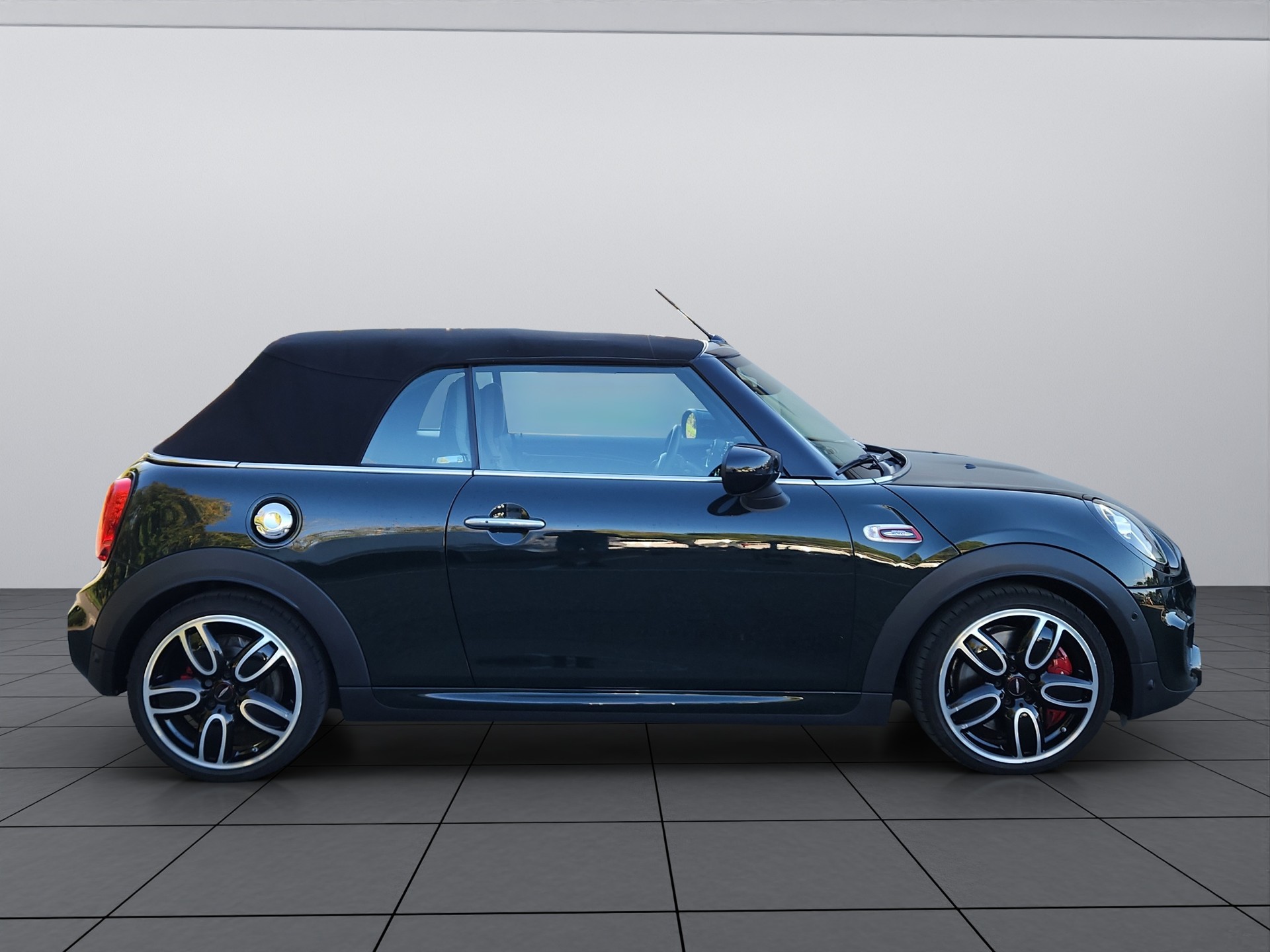 MINI Cooper John Cooper Works Cabriolet Steptronic-image-6