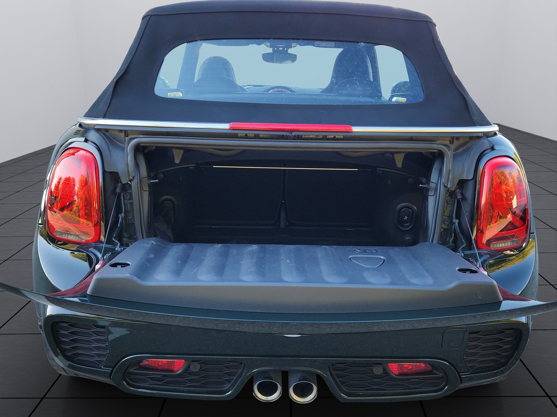 MINI Cooper John Cooper Works Cabriolet Steptronic-image-16