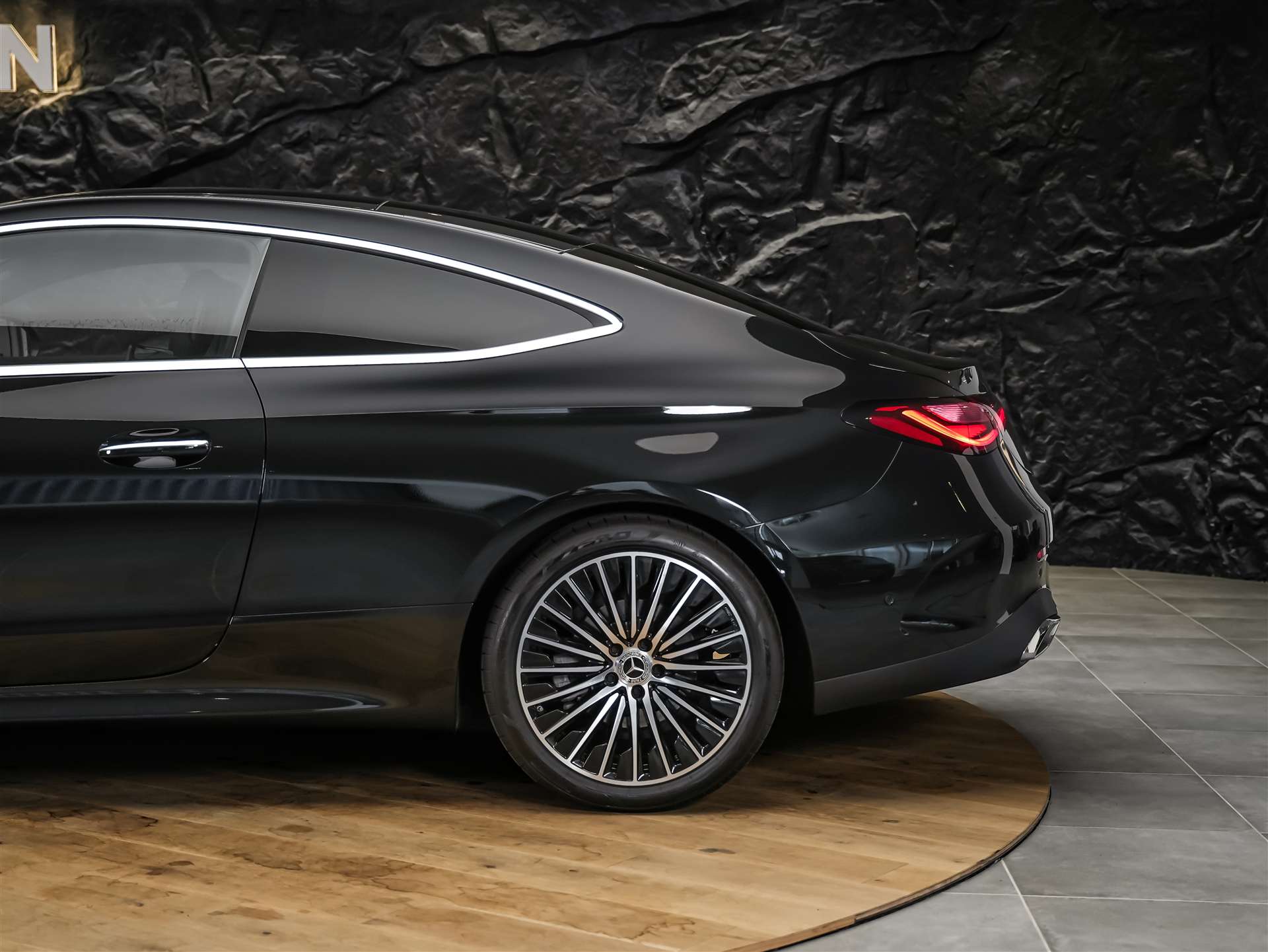 MERCEDES-BENZ CLE 200 Coupé AMG Line 9G-Tronic Werksgarantie*Burmester*360° Kamera*-image-15