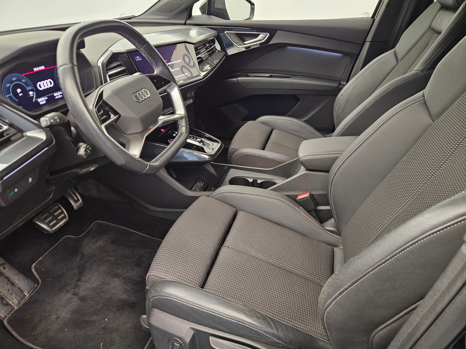 AUDI Q4 e-tron 45 quattro-image-10