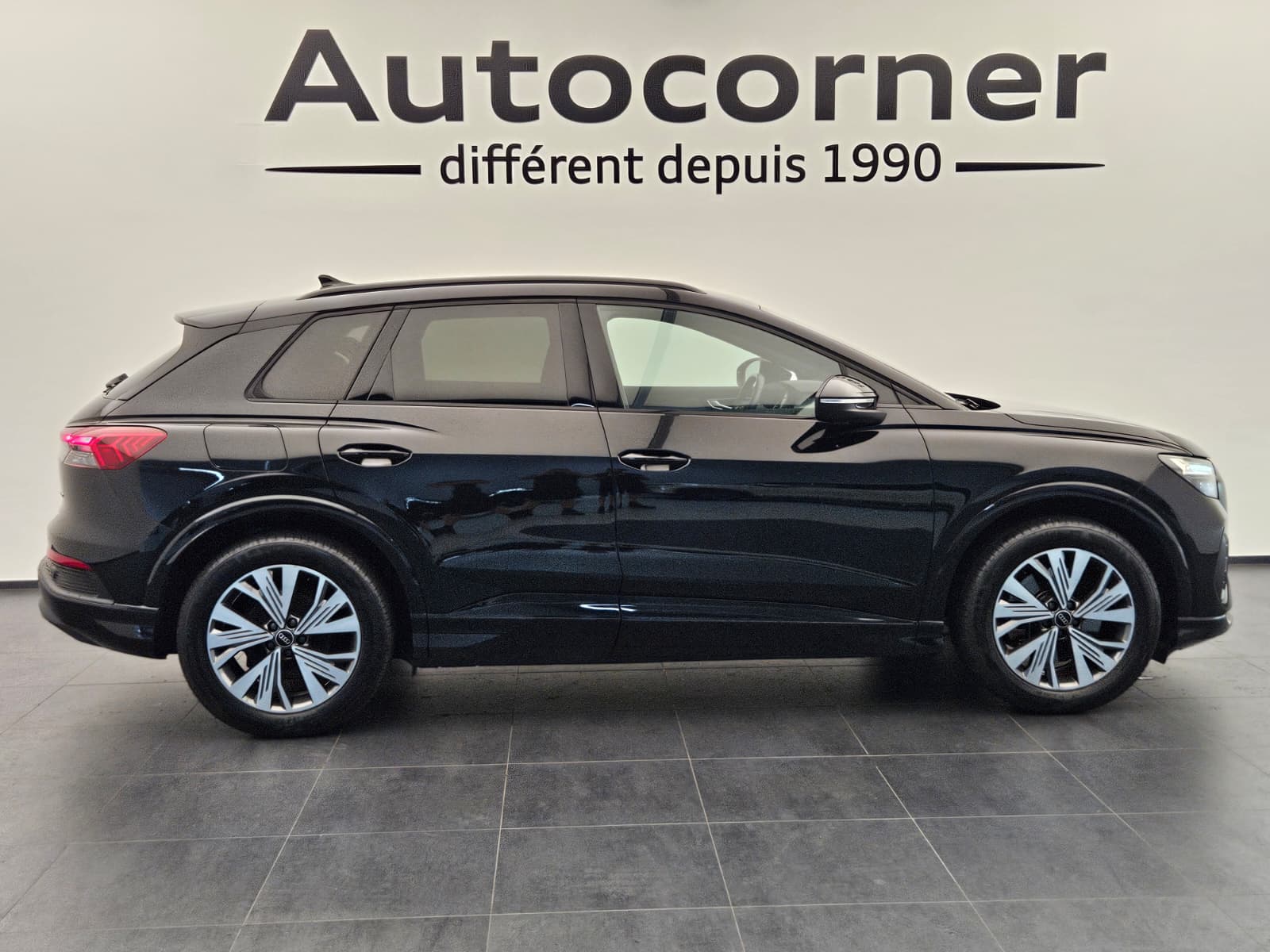 AUDI Q4 e-tron 45 quattro-image-5
