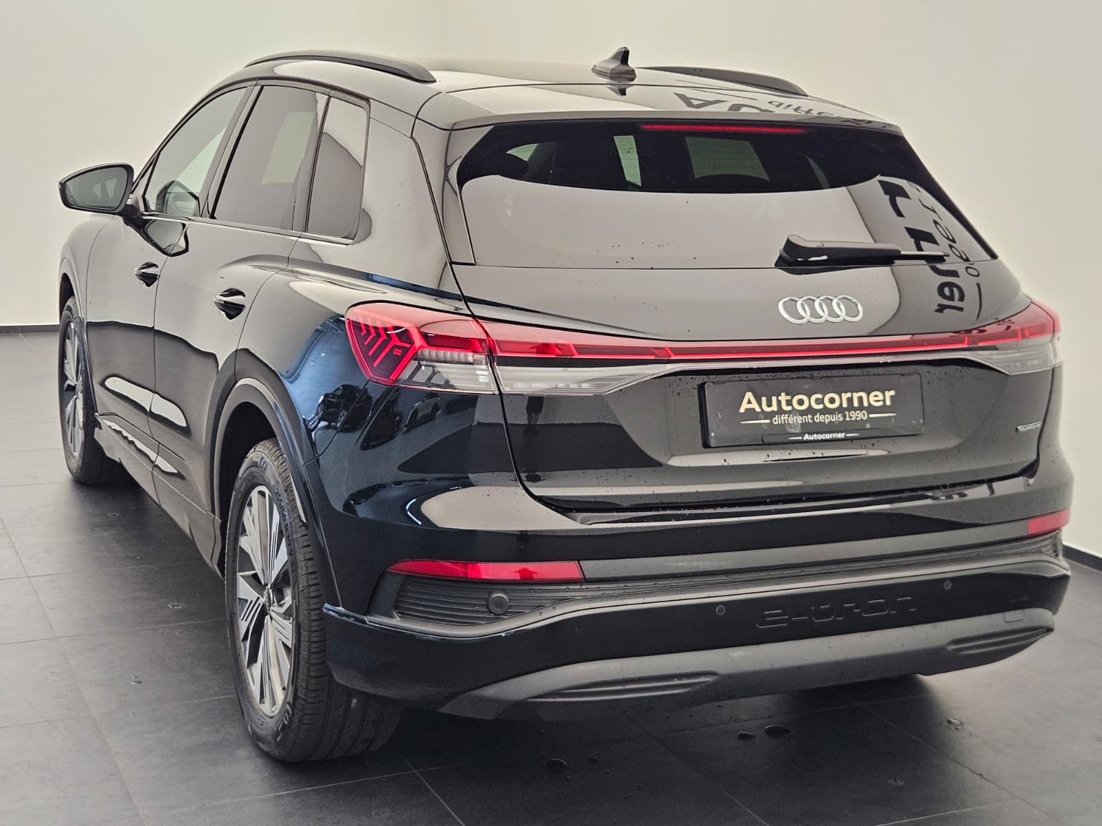 AUDI Q4 e-tron 45 quattro-image-8