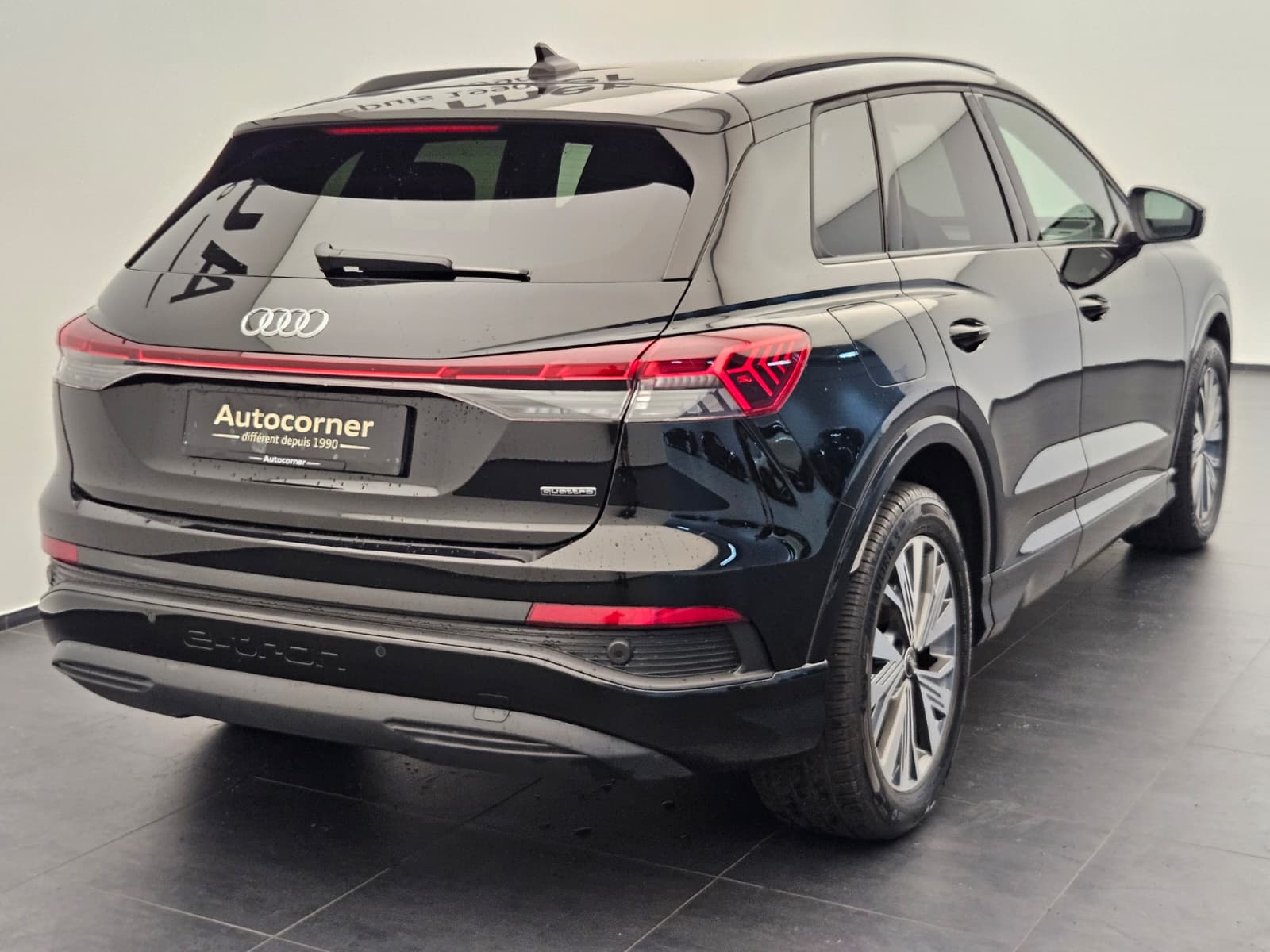 AUDI Q4 e-tron 45 quattro-image-6
