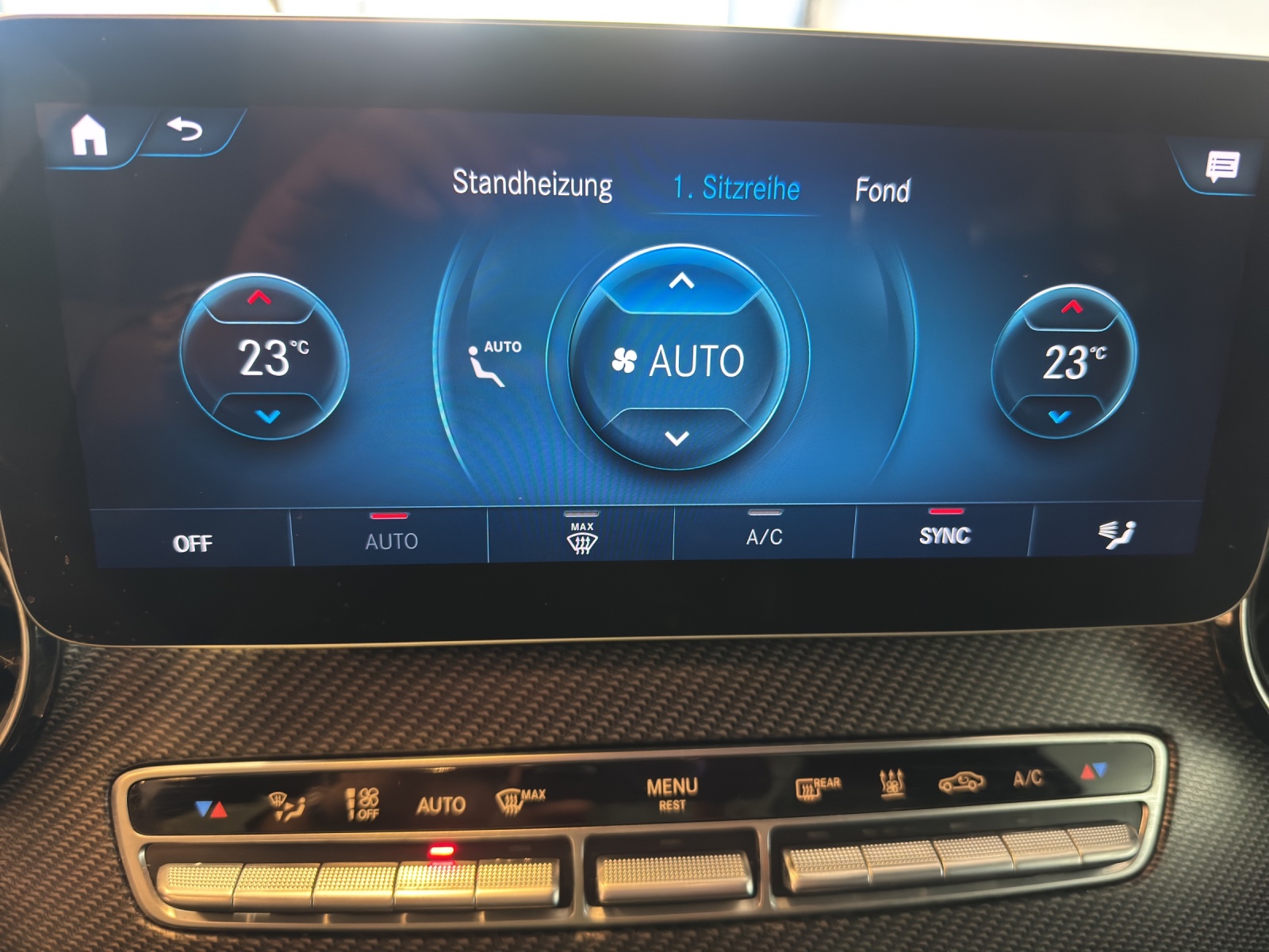 MERCEDES-BENZ V 300 d lang AMG-Line 4Matic 9G-Tronic-image-29