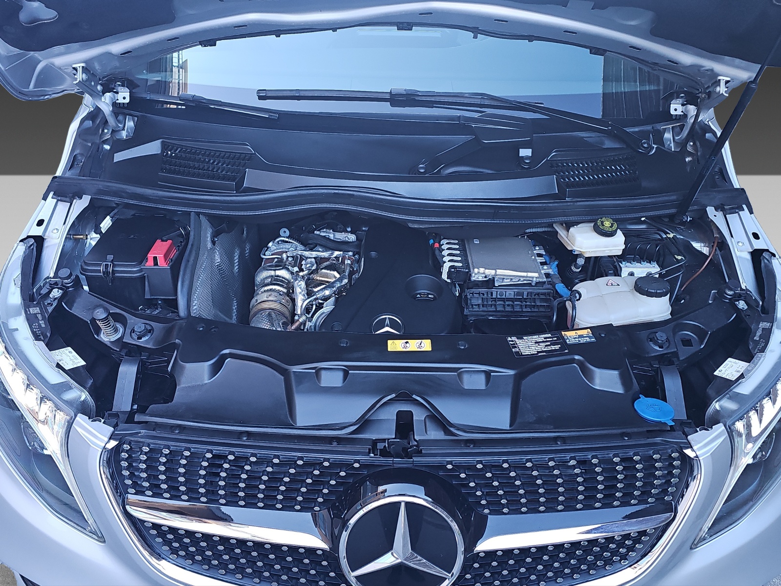 MERCEDES-BENZ V 300 d lang AMG-Line 4Matic 9G-Tronic-image-31