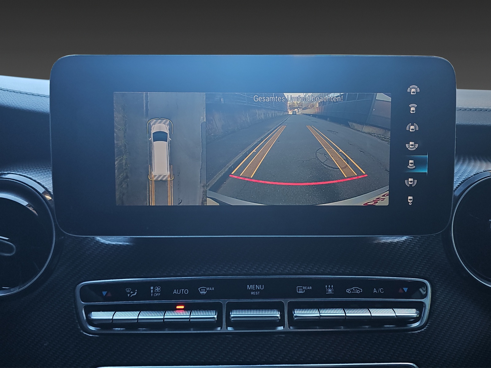MERCEDES-BENZ V 300 d lang AMG-Line 4Matic 9G-Tronic-image-16