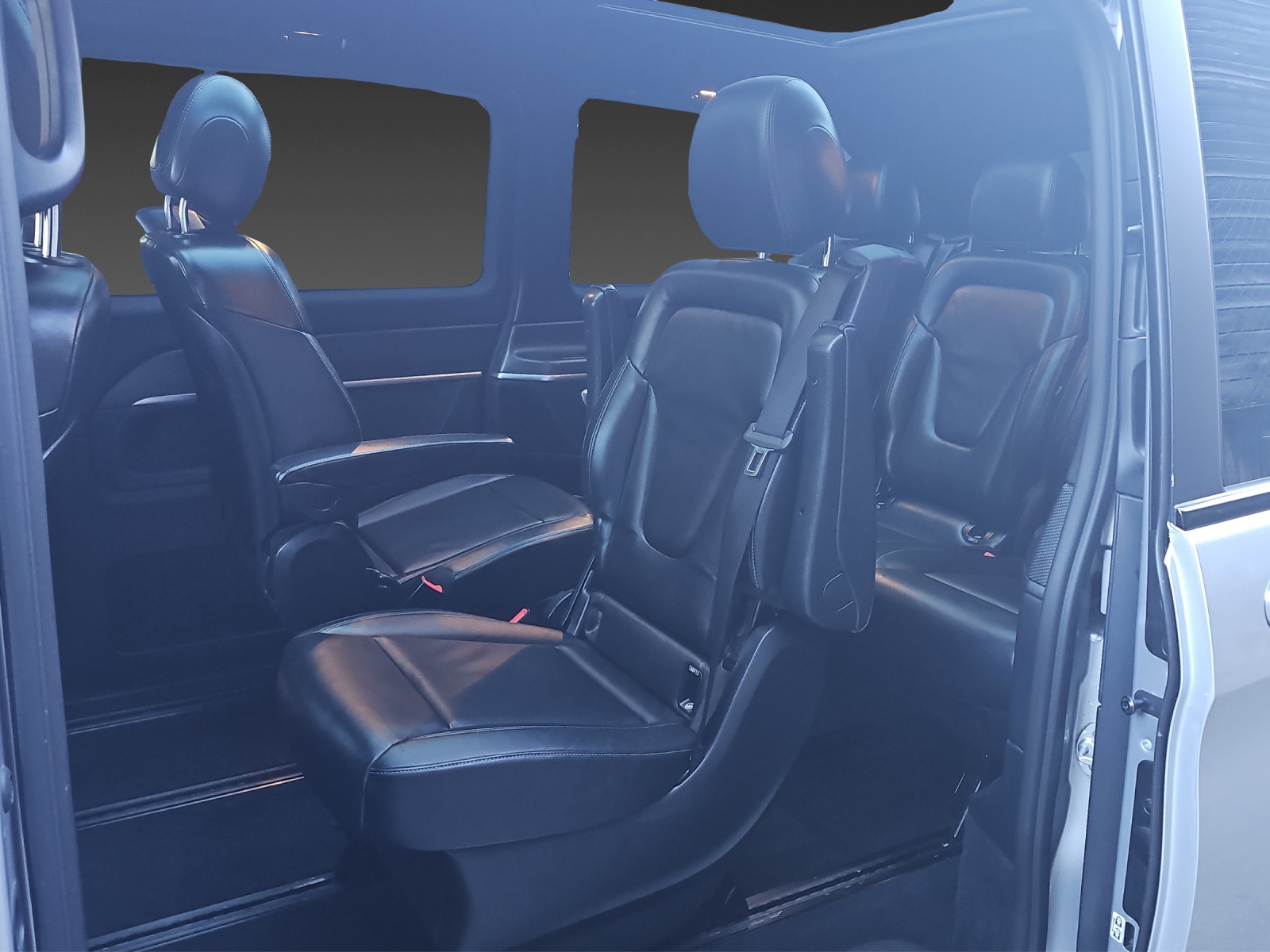MERCEDES-BENZ V 300 d lang AMG-Line 4Matic 9G-Tronic-image-18