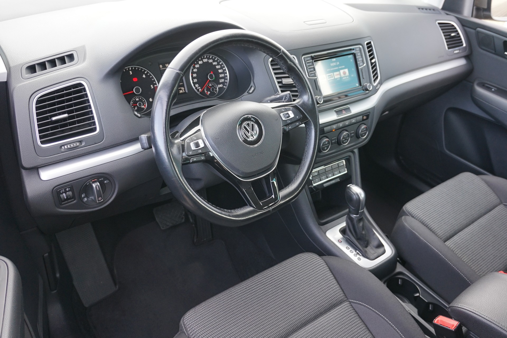 VW Sharan 2.0TDI BMT Comfort DSG-Automat mit 7-Sitzen!!-image-17