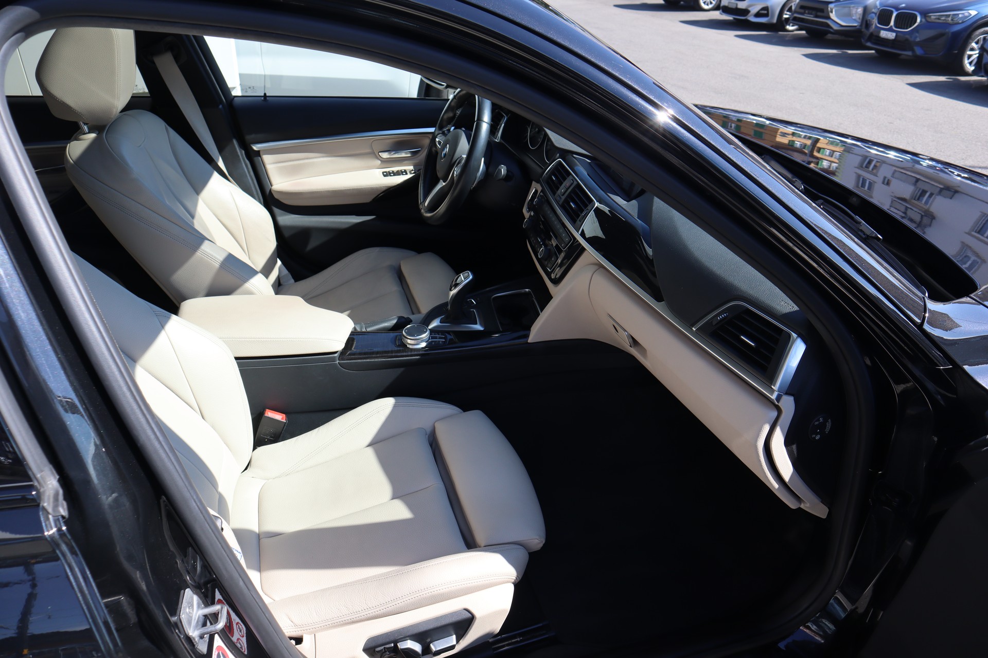 BMW 340i xDrive Touring MSportpaket Panoramaglasdach 4x4 Euro 6-image-4