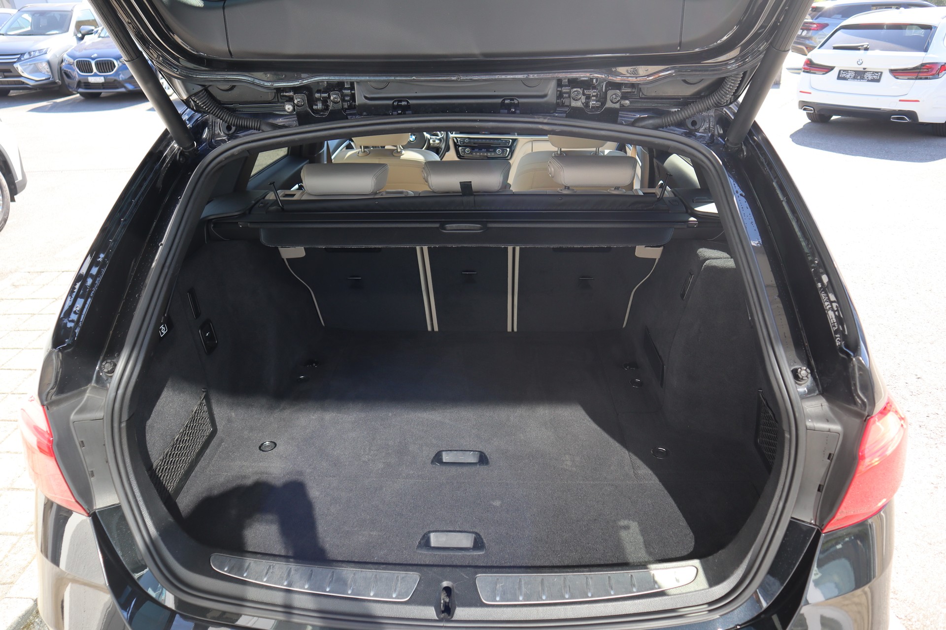 BMW 340i xDrive Touring MSportpaket Panoramaglasdach 4x4 Euro 6-image-15