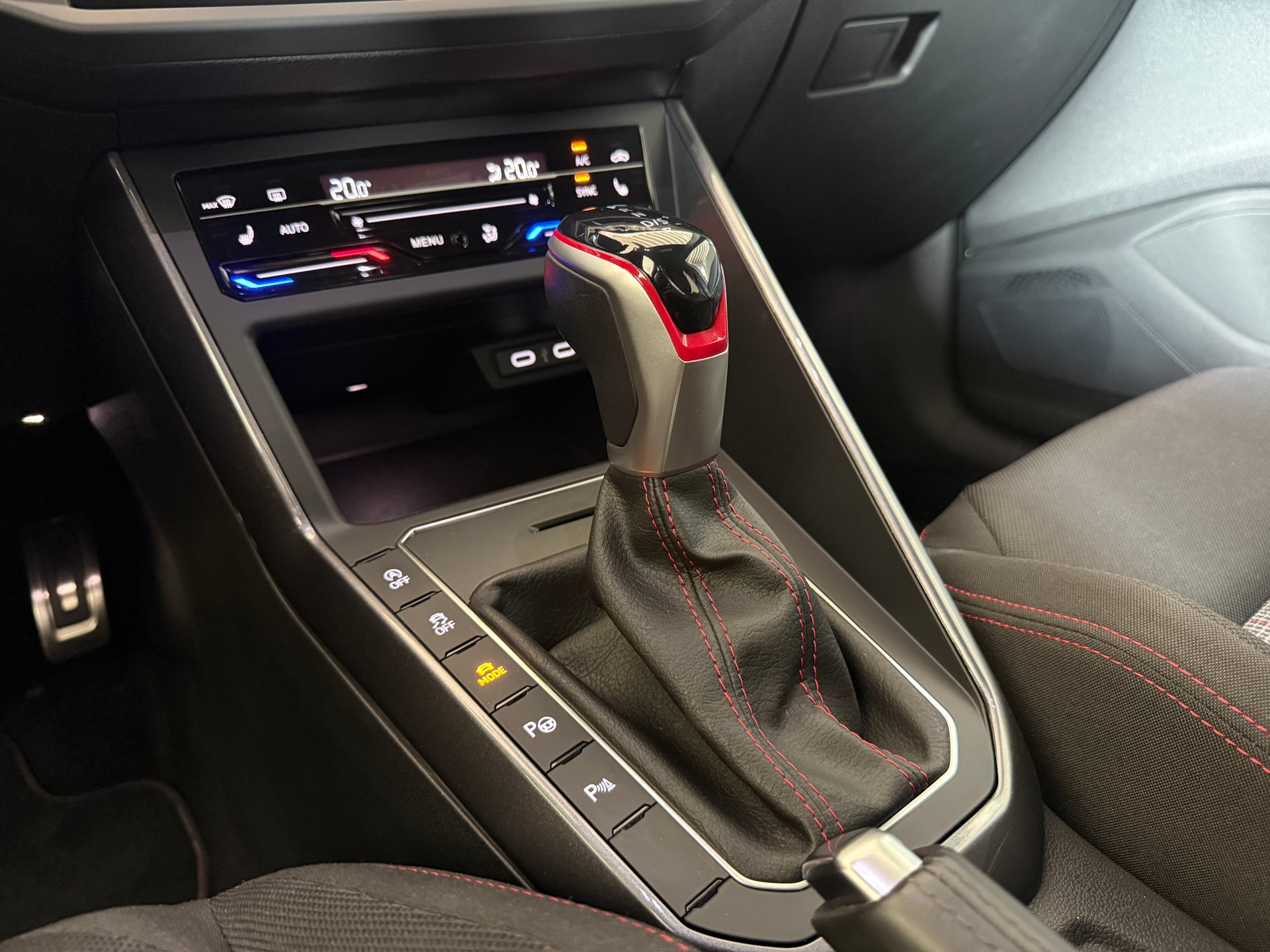 VW Polo 2.0 TSI GTI DSG *** DISTANZREGLER ***-image-11