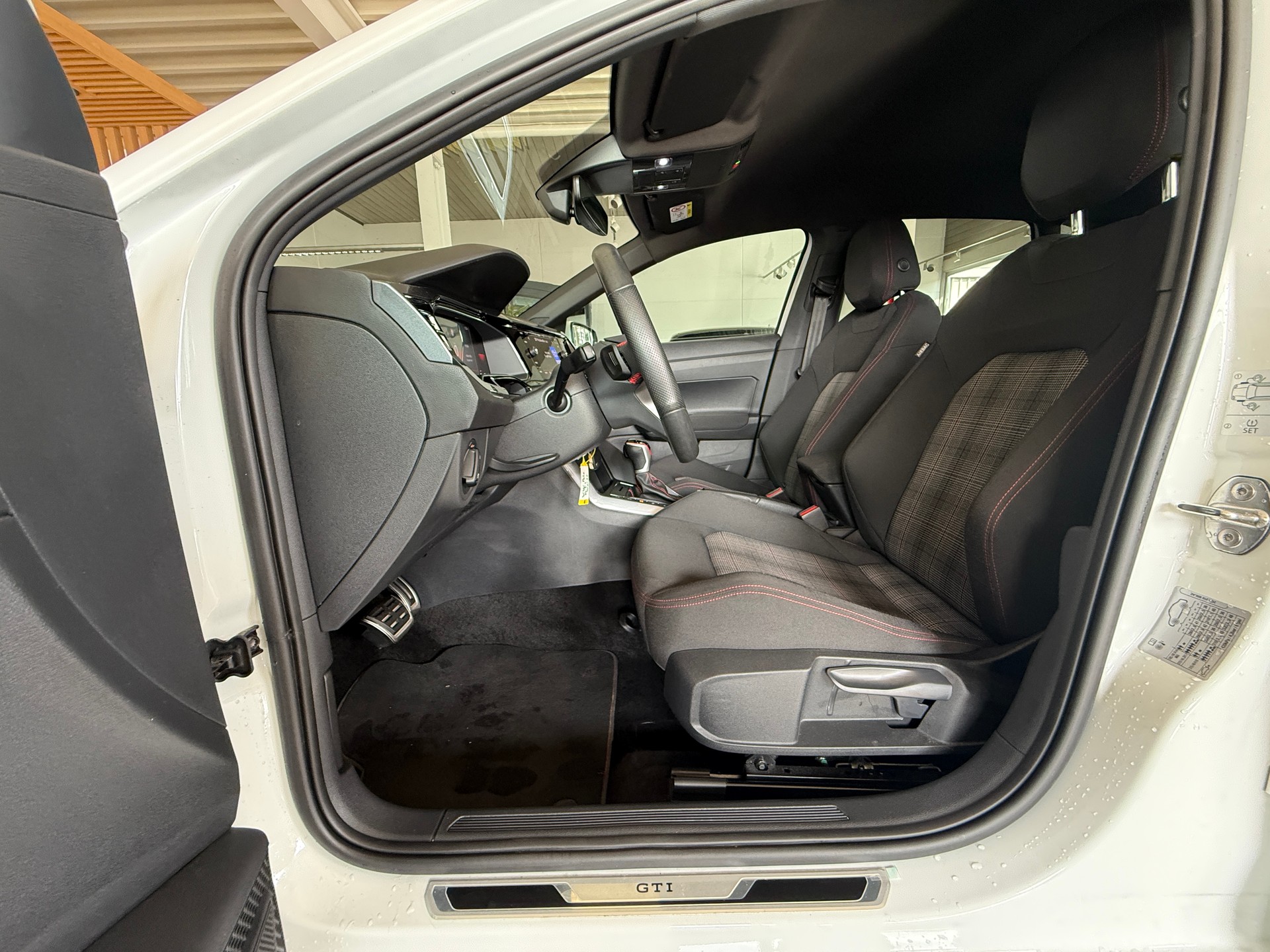 VW Polo 2.0 TSI GTI DSG *** DISTANZREGLER ***-image-24