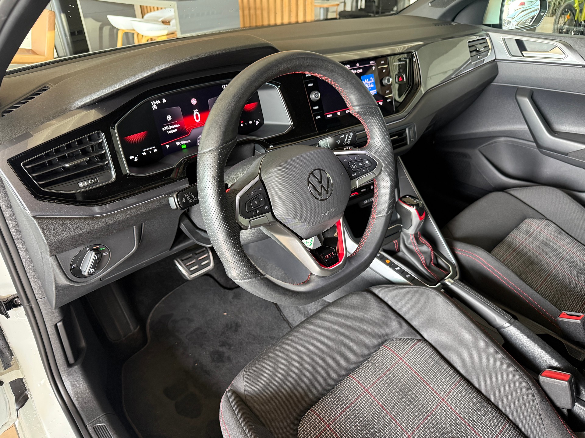 VW Polo 2.0 TSI GTI DSG *** DISTANZREGLER ***-image-12