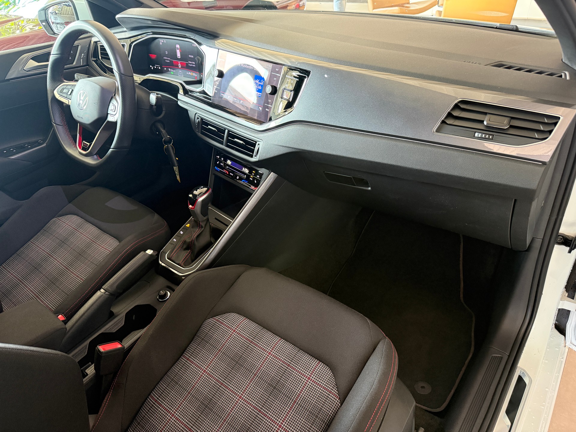 VW Polo 2.0 TSI GTI DSG *** DISTANZREGLER ***-image-15