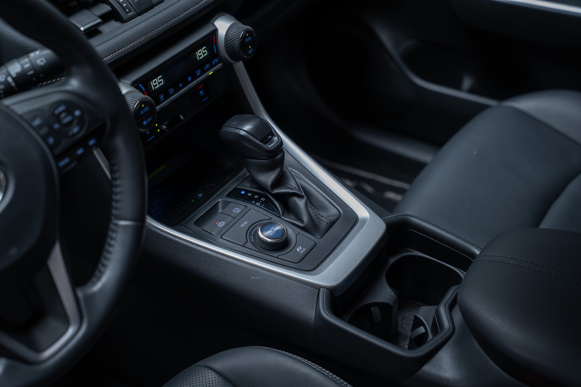 TOYOTA RAV-4 2.5 HEV Premium / 360°Kamera / el.Sitze / Lenkradheizung-image-12