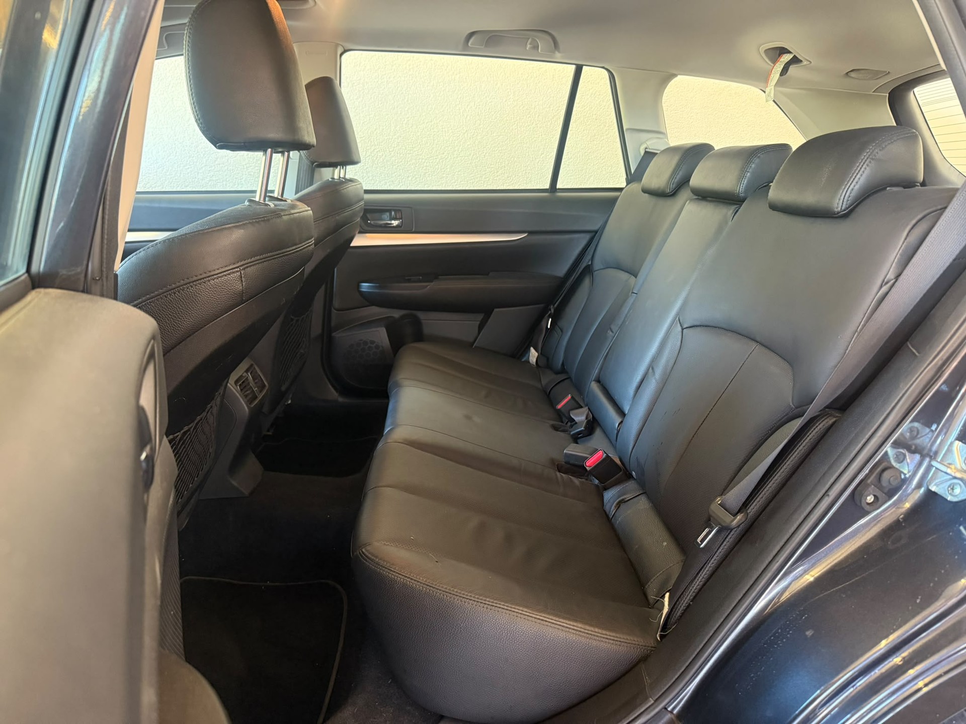 SUBARU Legacy 2.0i Swiss Special AWD Lineartronic-image-11