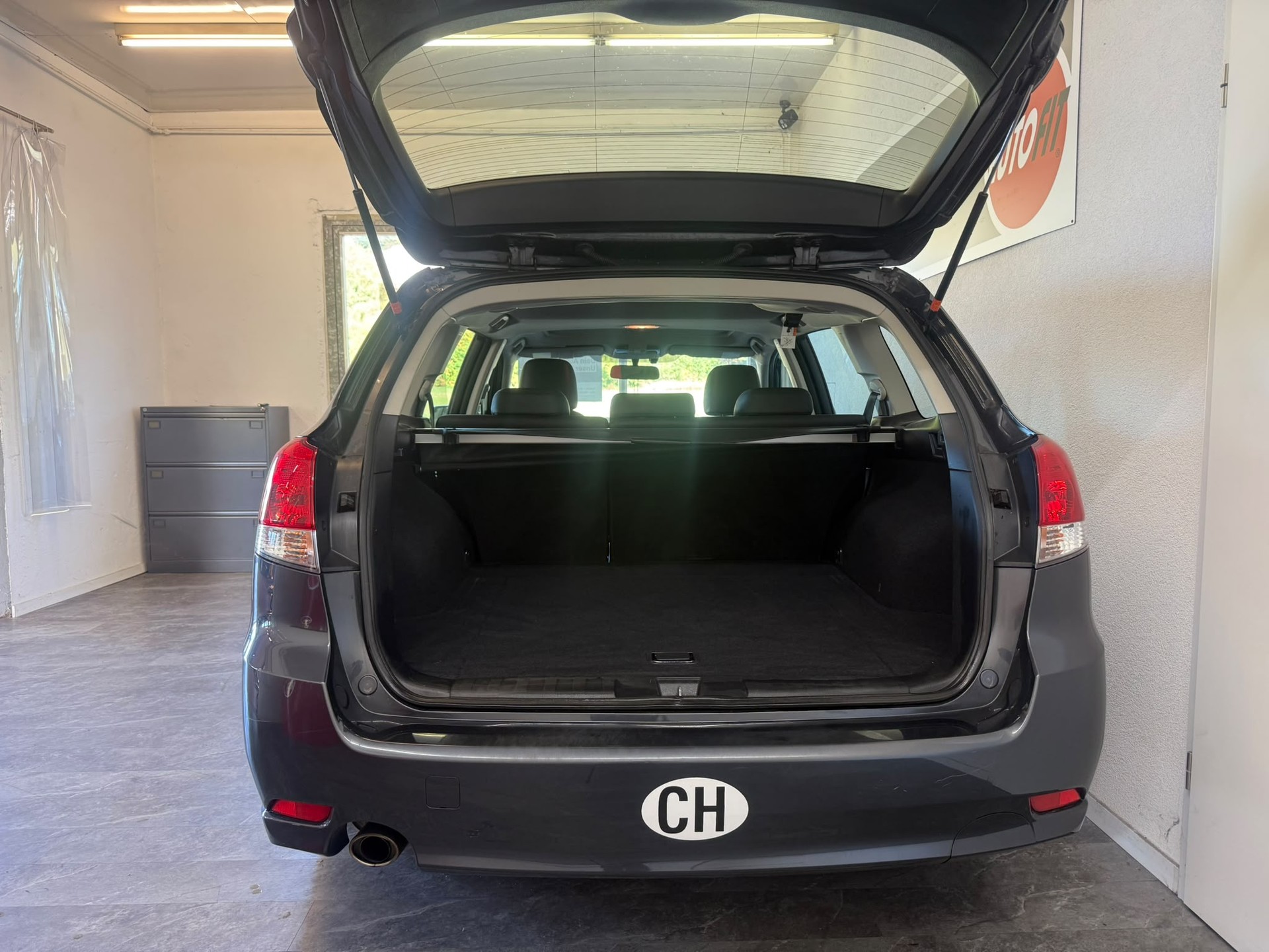 SUBARU Legacy 2.0i Swiss Special AWD Lineartronic-image-4
