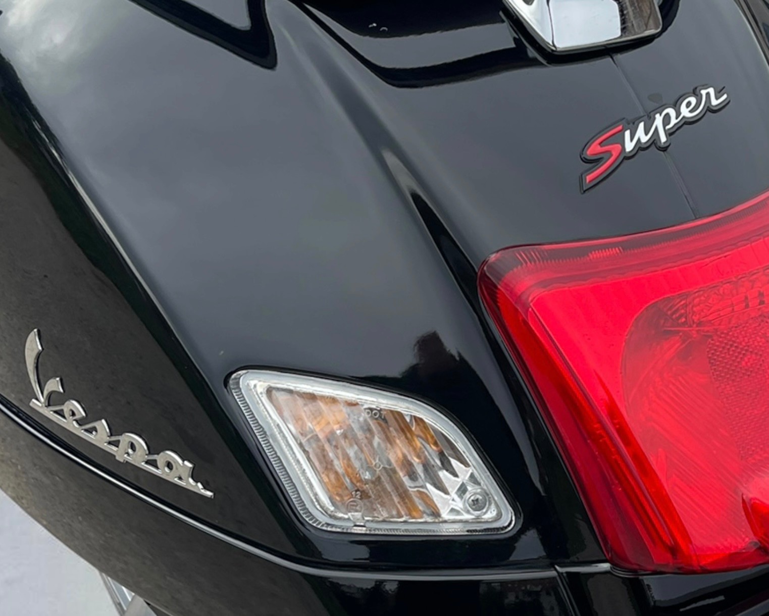 PIAGGIO Vespa GTS Super 300 i.e-image-12