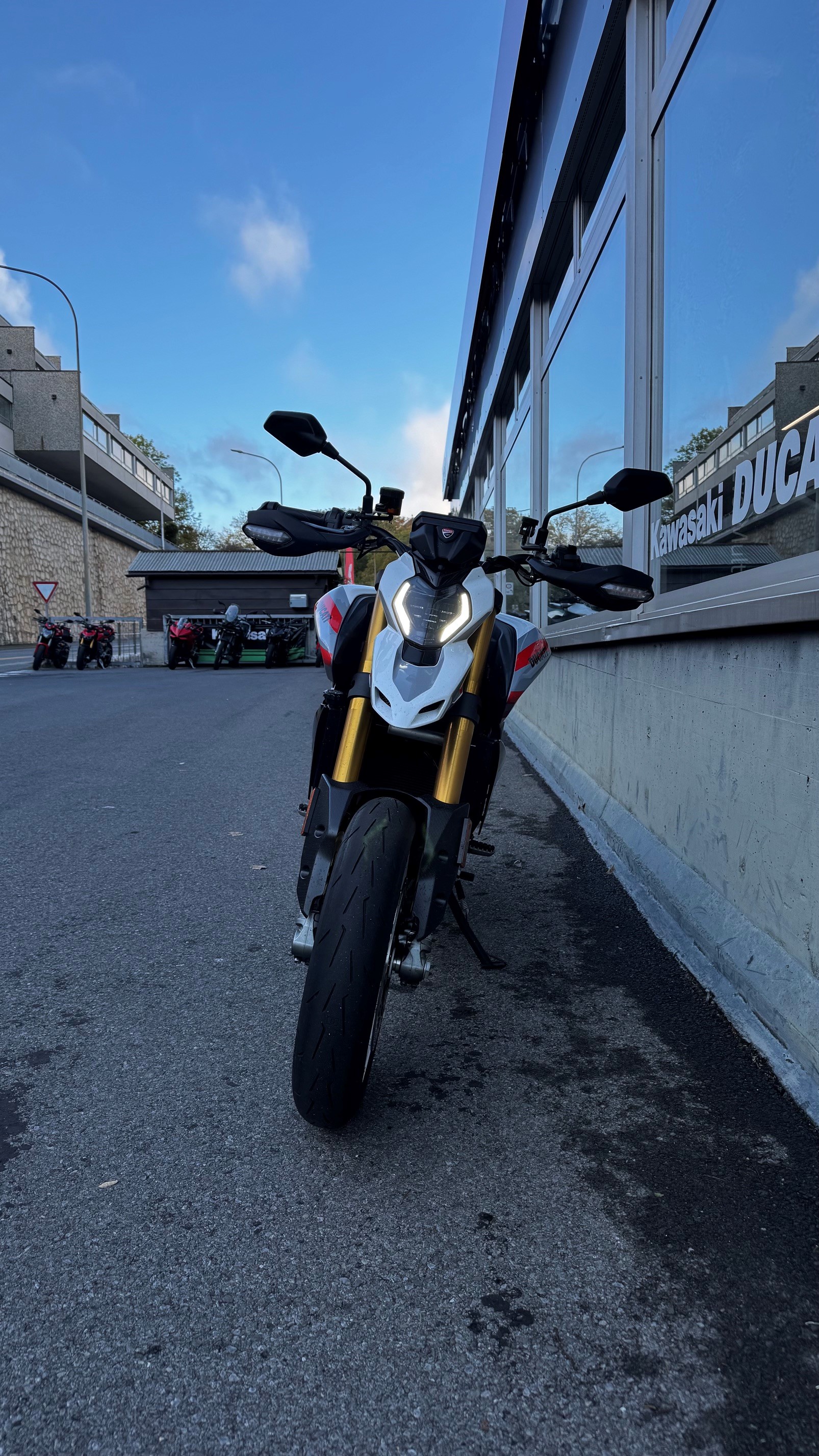 DUCATI HYPERMOTARD V2 SP-image-2