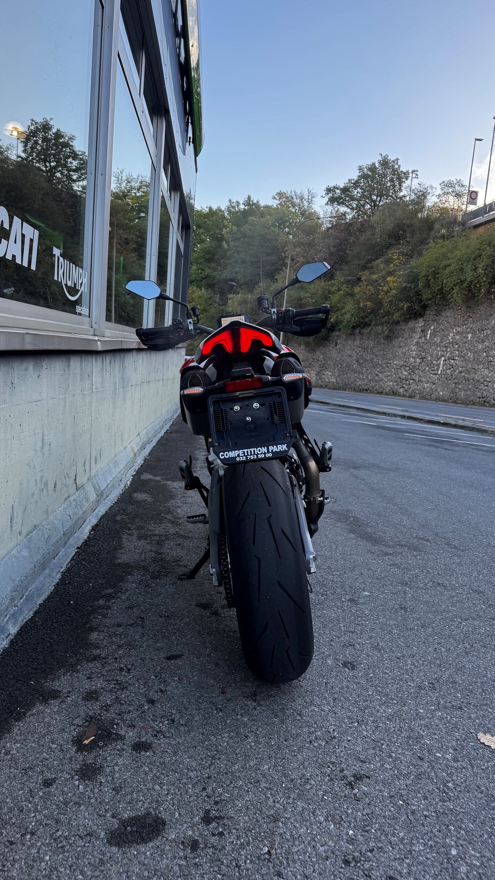 DUCATI HYPERMOTARD V2 SP-image-4