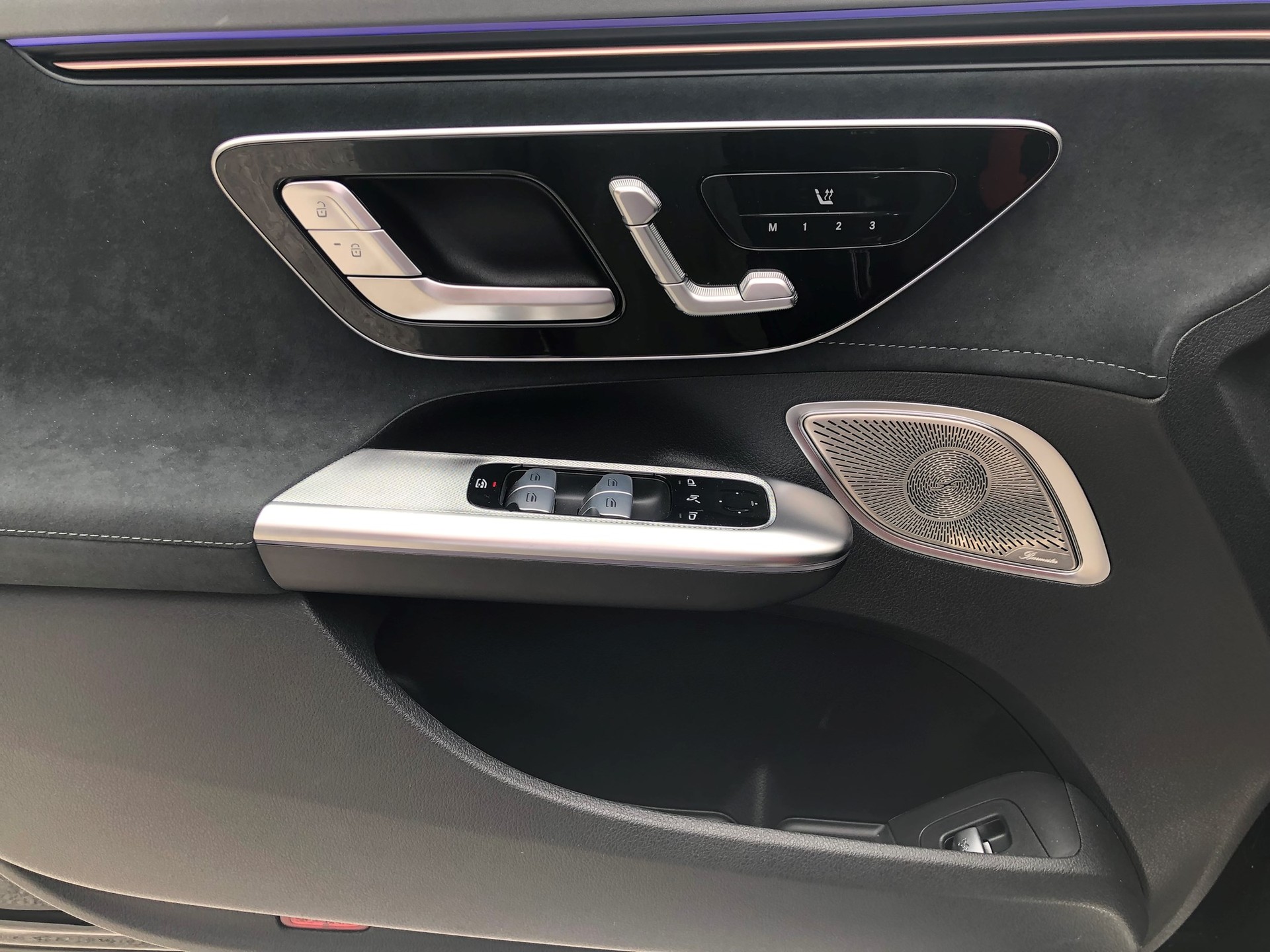 MERCEDES-BENZ EQE 500 4 Matic-image-12