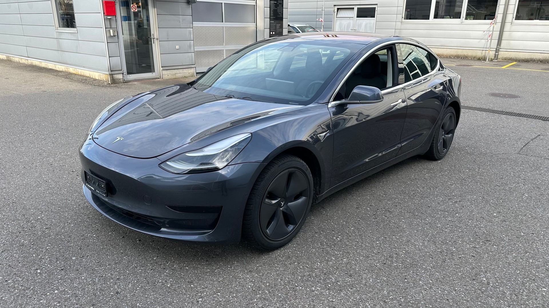 TESLA Model 3-image-2