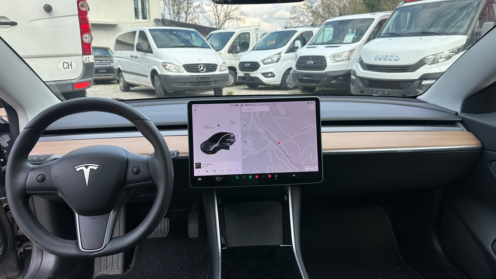 TESLA Model 3-image-9