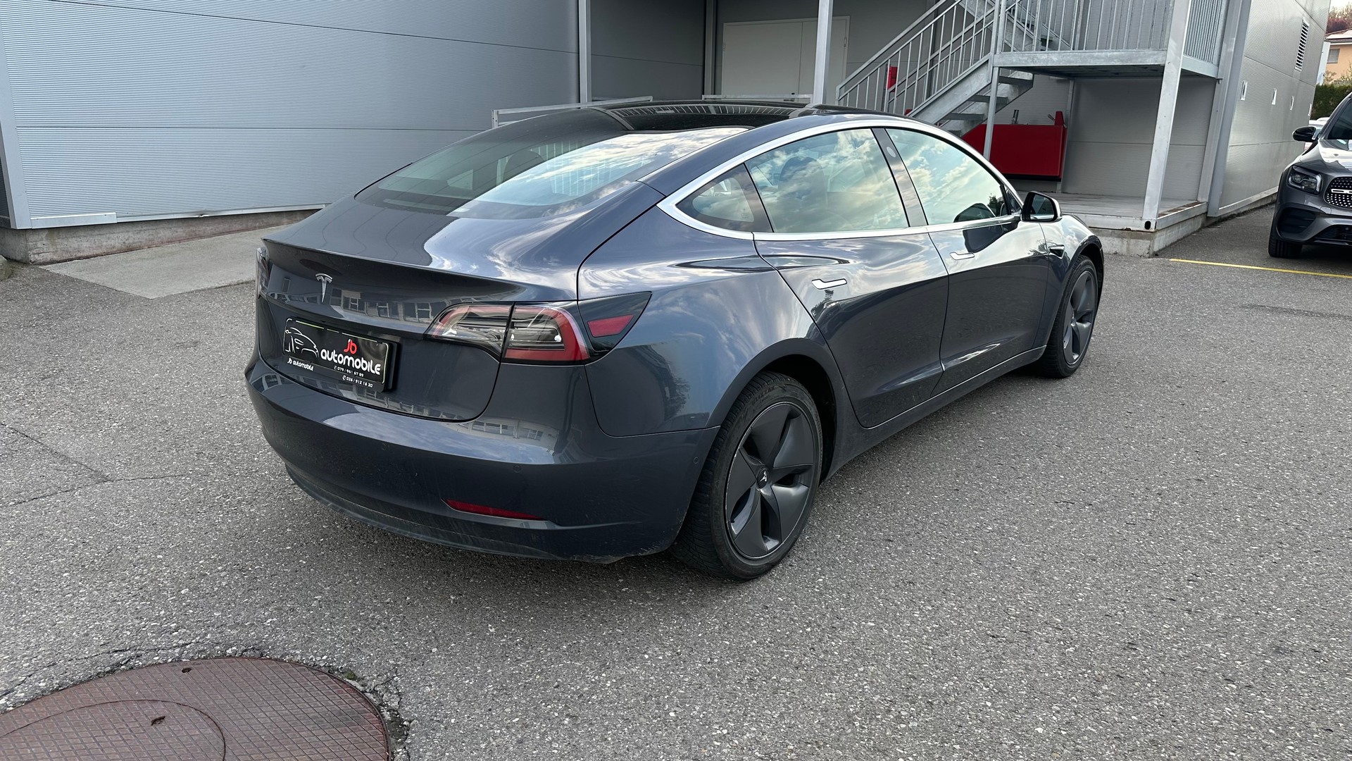 TESLA Model 3-image-6