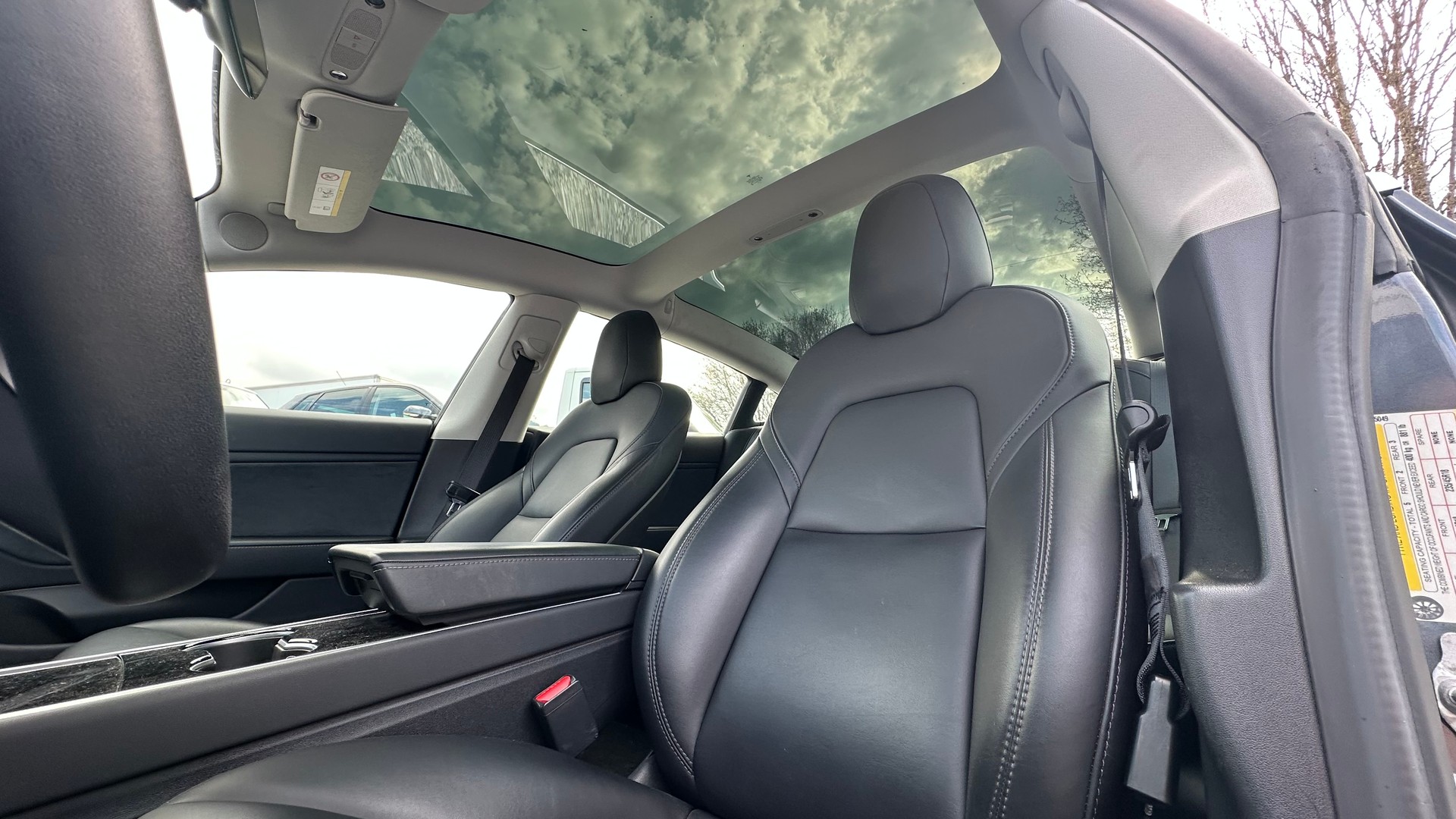 TESLA Model 3-image-10