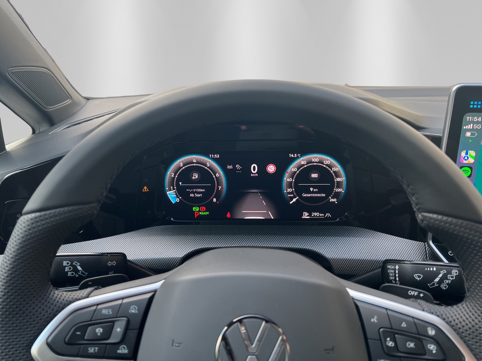 VW Golf VIII 1.5 eTSI R-Line DSG-image-11