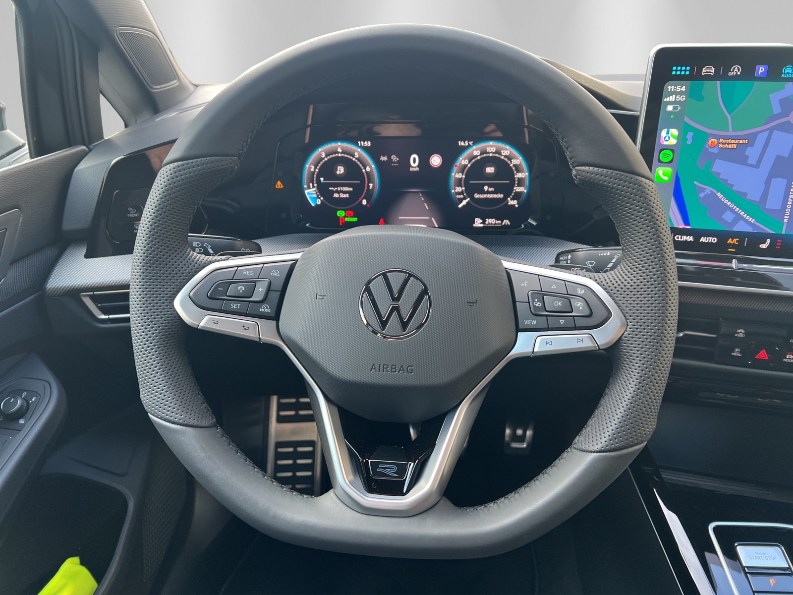 VW Golf VIII 1.5 eTSI R-Line DSG-image-10