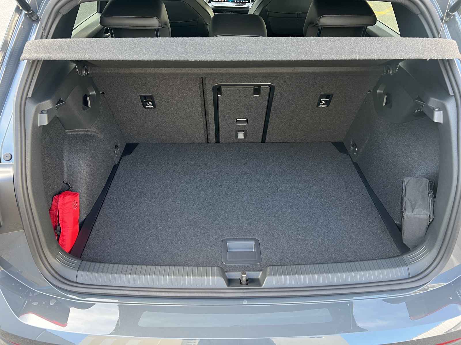VW Golf VIII 1.5 eTSI R-Line DSG-image-14