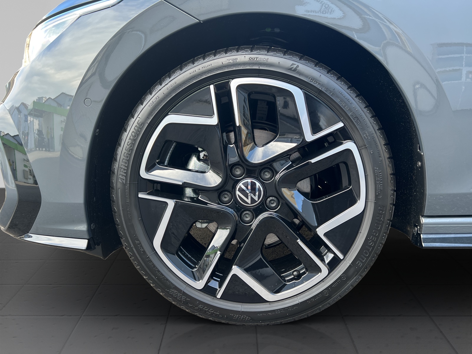 VW Golf VIII 1.5 eTSI R-Line DSG-image-15