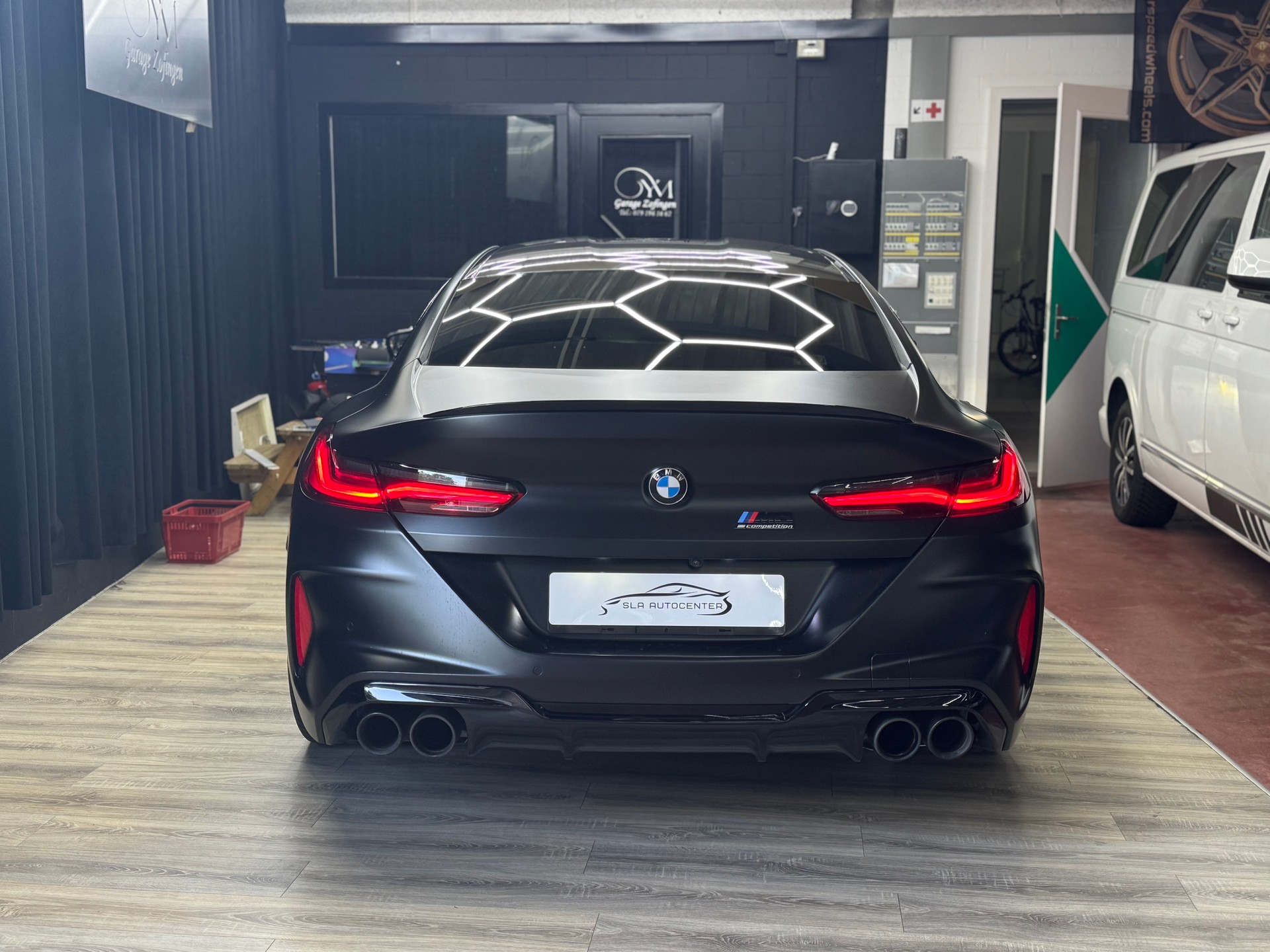 BMW M8 xDrive M Competition Steptronic-image-4