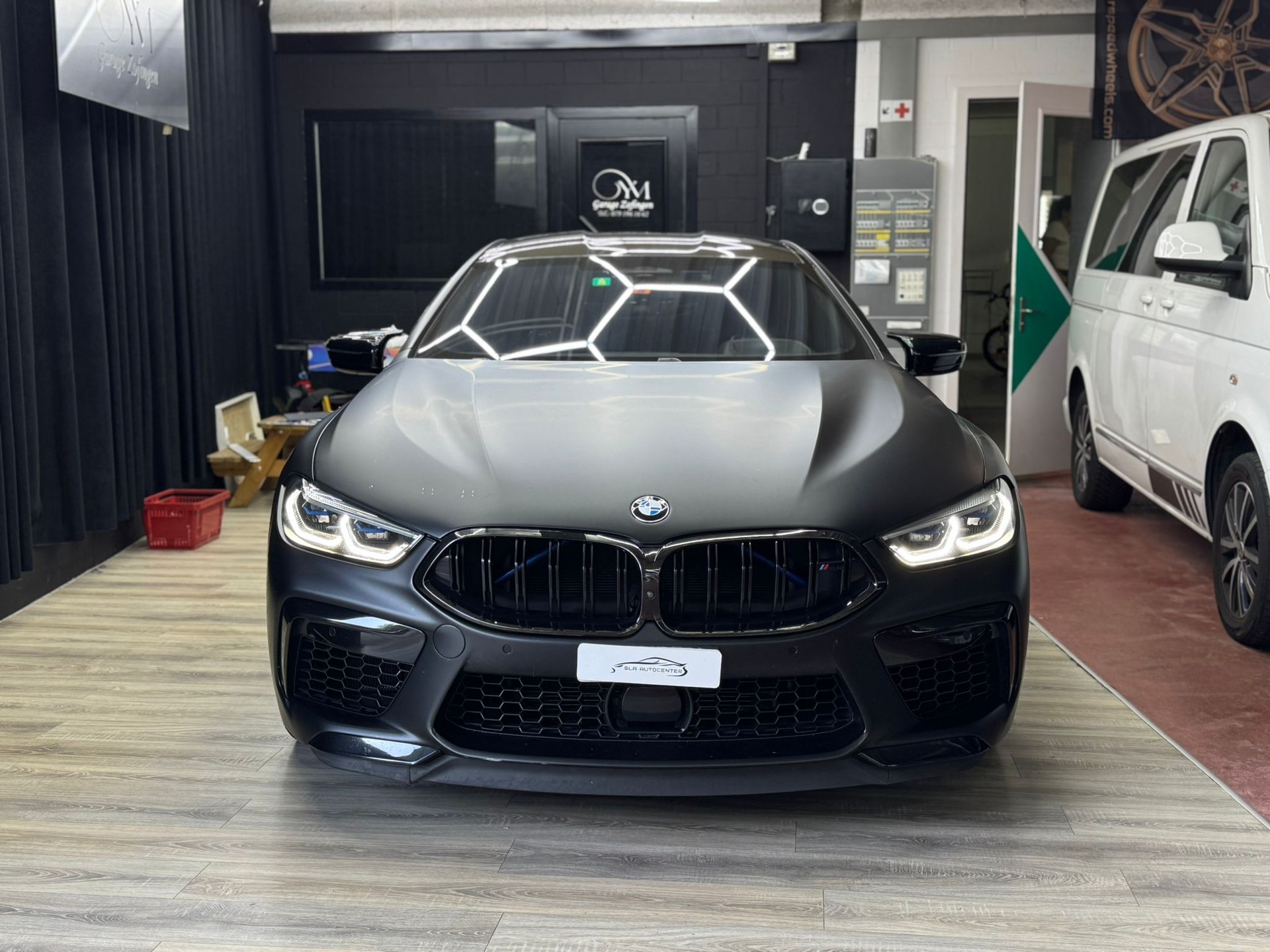 BMW M8 xDrive M Competition Steptronic-image-1