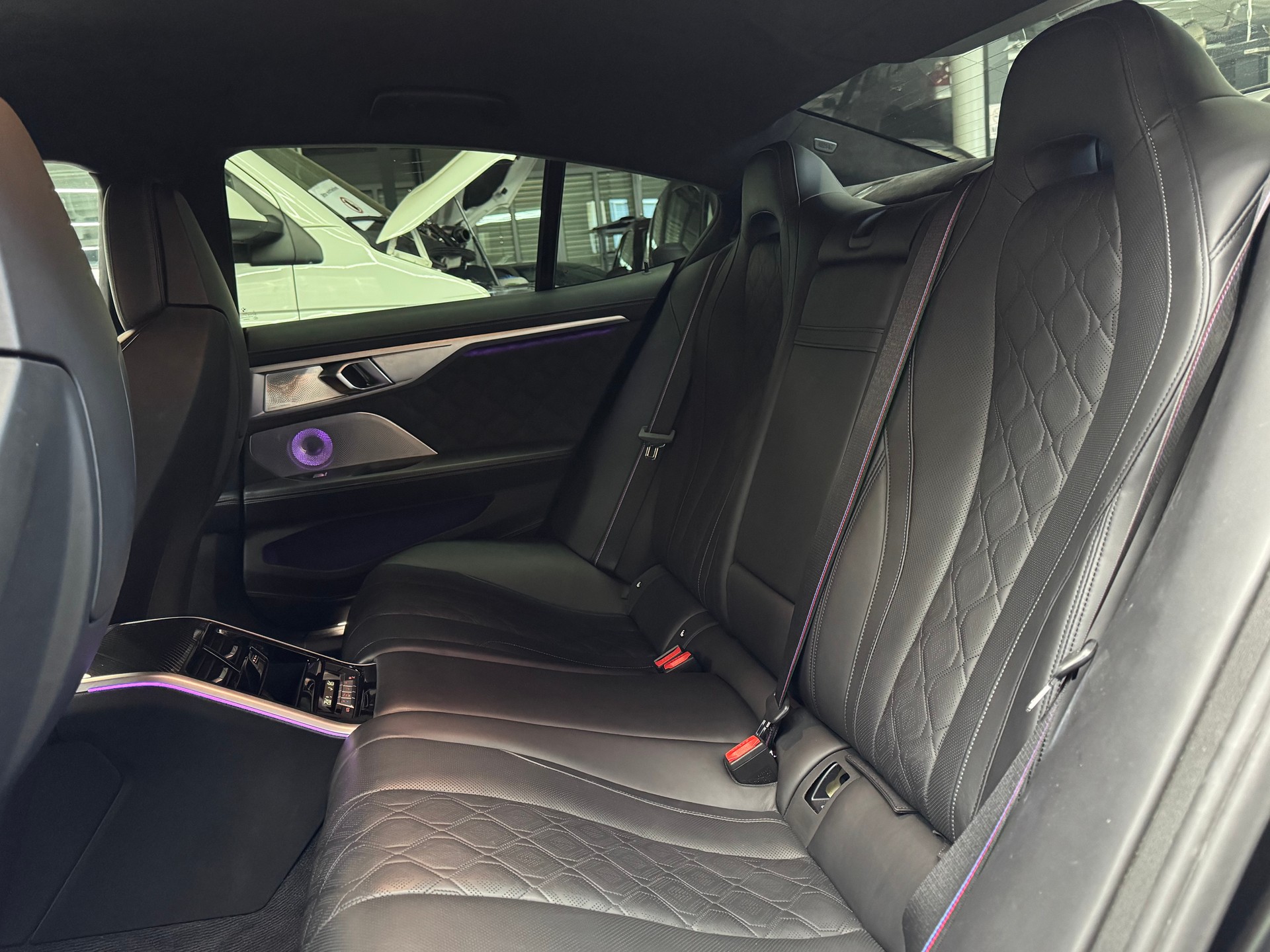 BMW M8 xDrive M Competition Steptronic-image-10