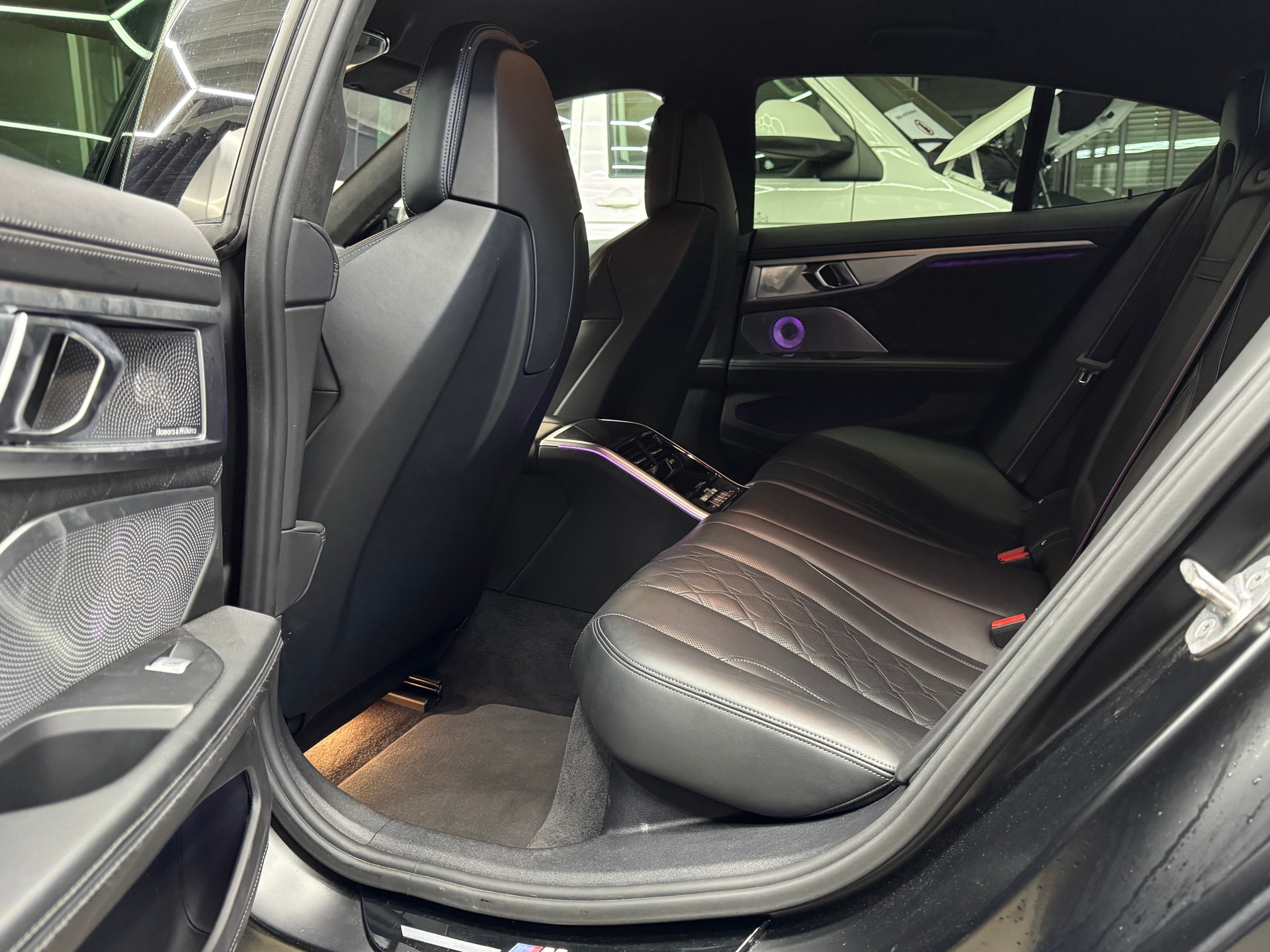 BMW M8 xDrive M Competition Steptronic-image-9