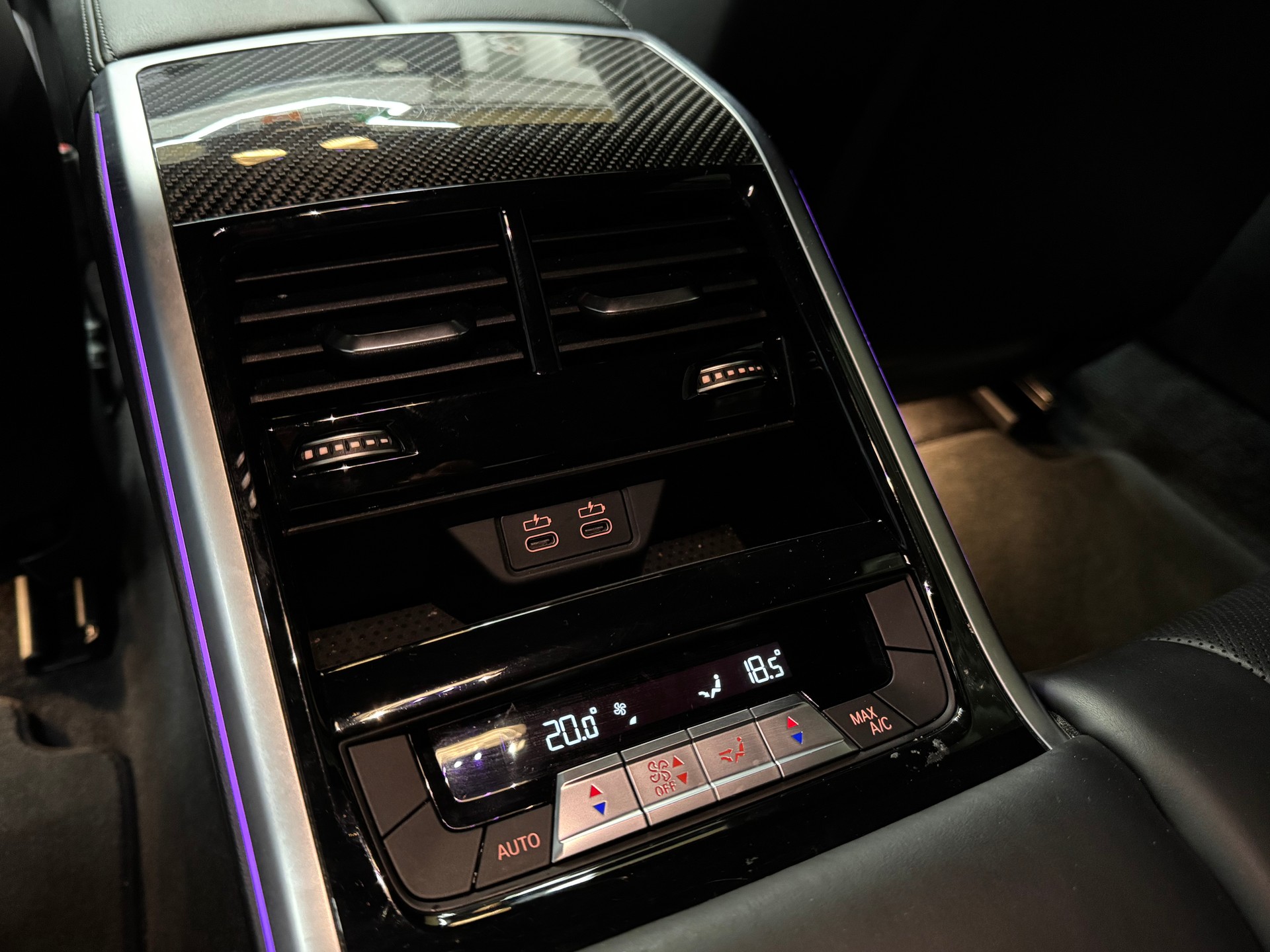 BMW M8 xDrive M Competition Steptronic-image-11