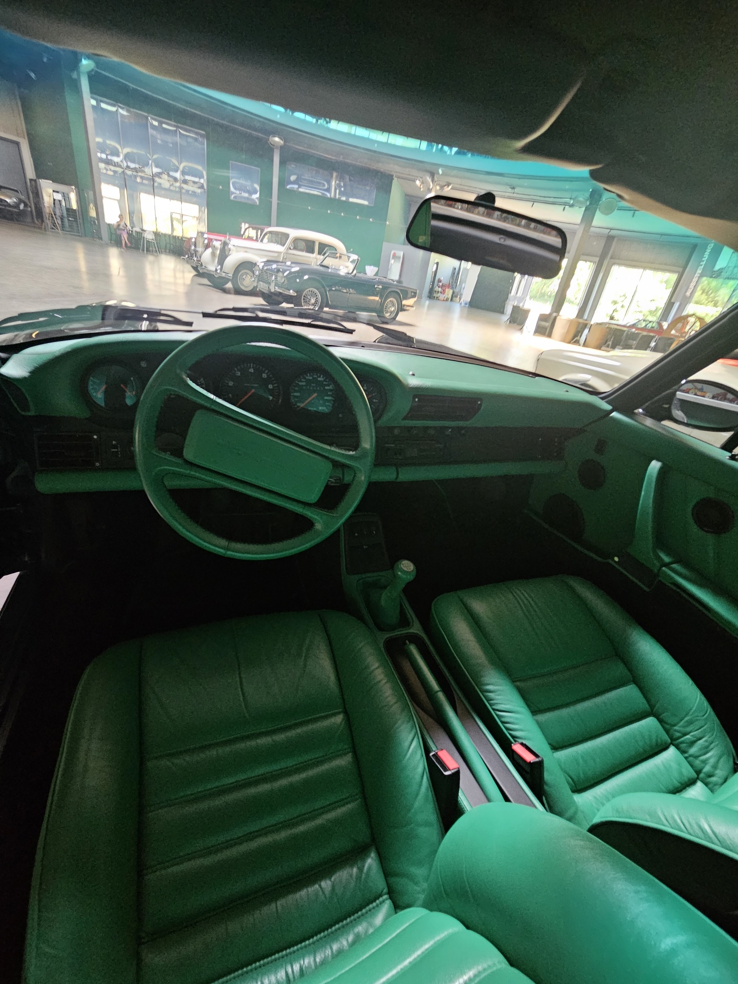 PORSCHE 911 Carrera 2 Cabrio-image-8