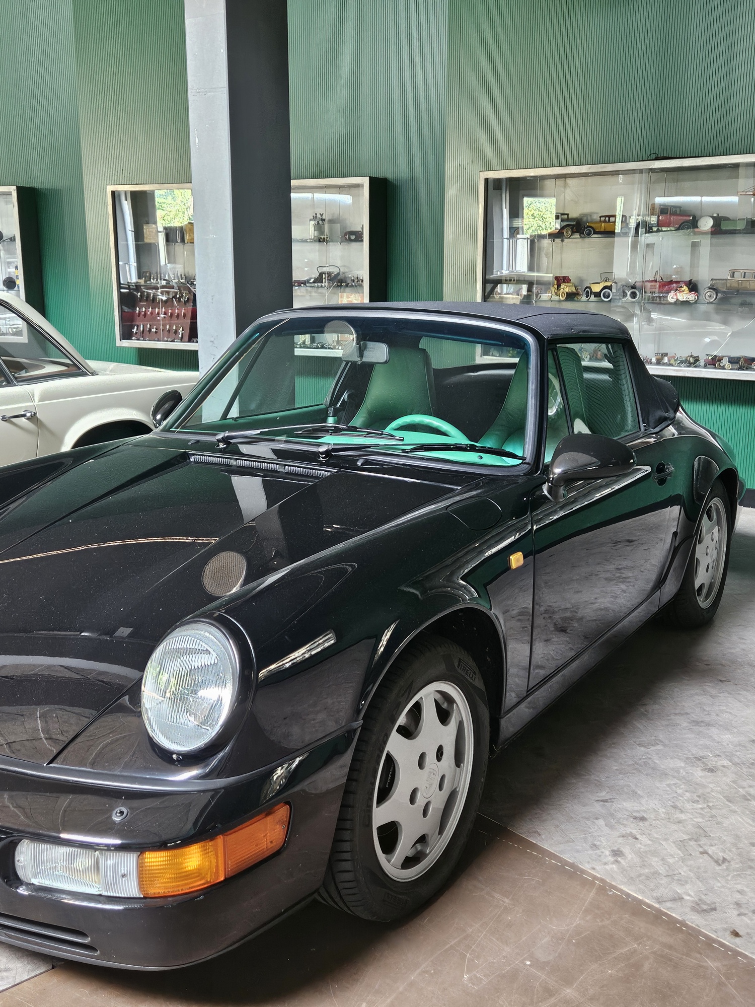 PORSCHE 911 Carrera 2 Cabrio-showroom-element-2