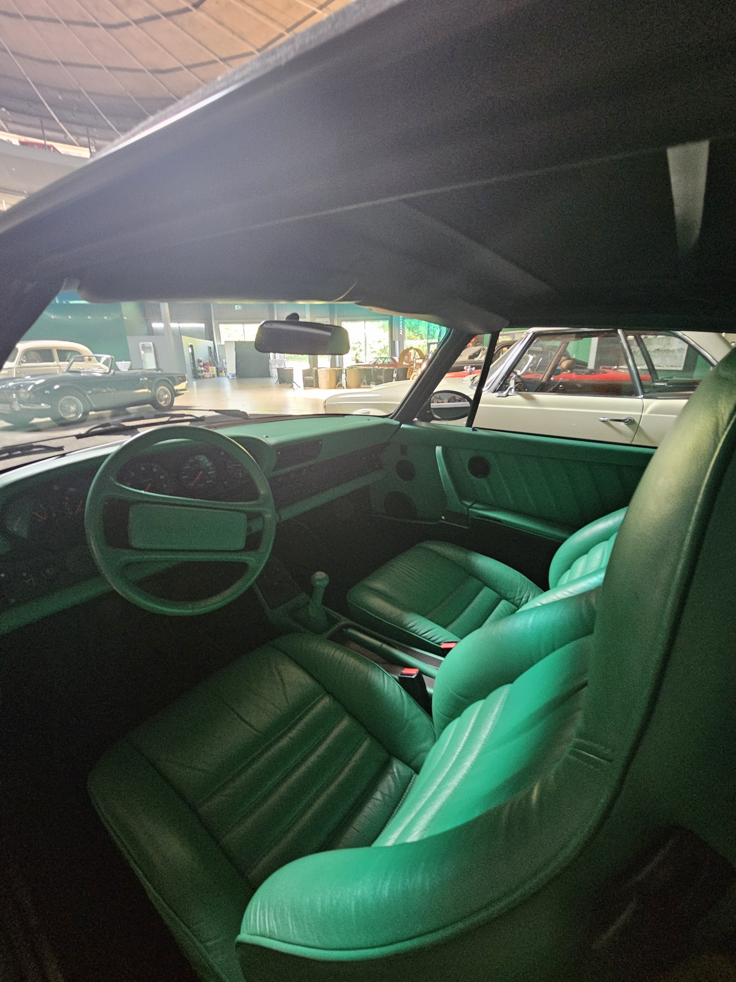 PORSCHE 911 Carrera 2 Cabrio-image-7