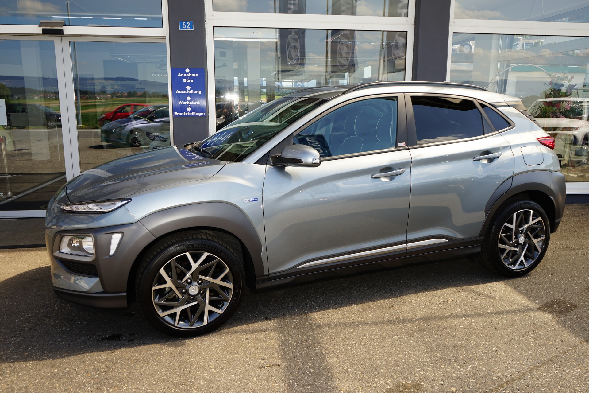 HYUNDAI Kona 1.6 GDi HEV Amplia DCT-showroom-element-2