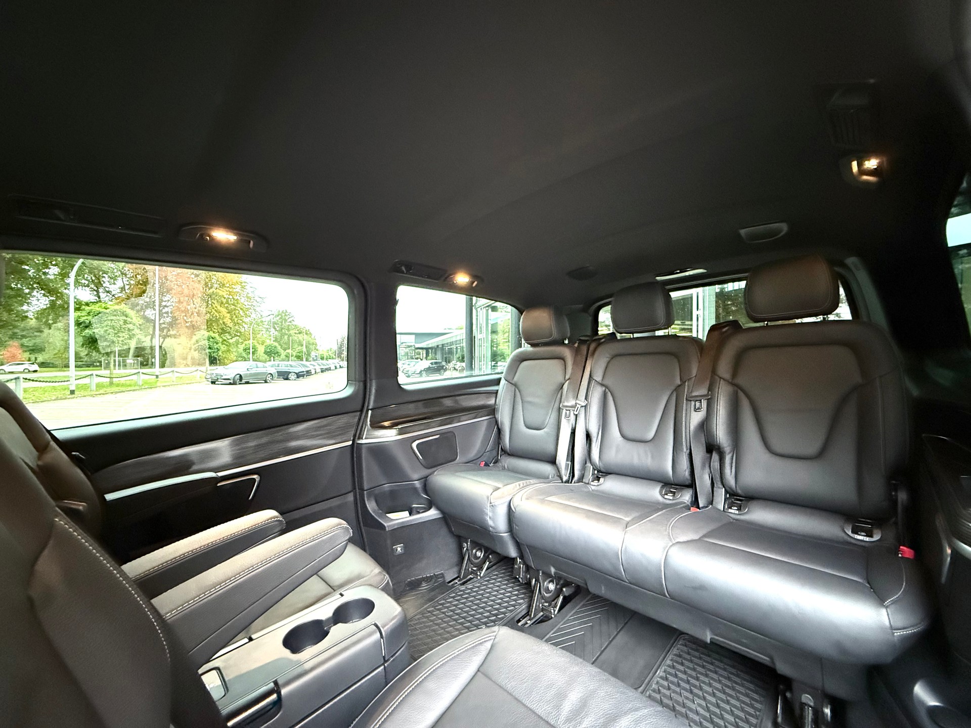 MERCEDES-BENZ V 300 d 4M L 9G-Tronic Avantgarde Edition-image-16