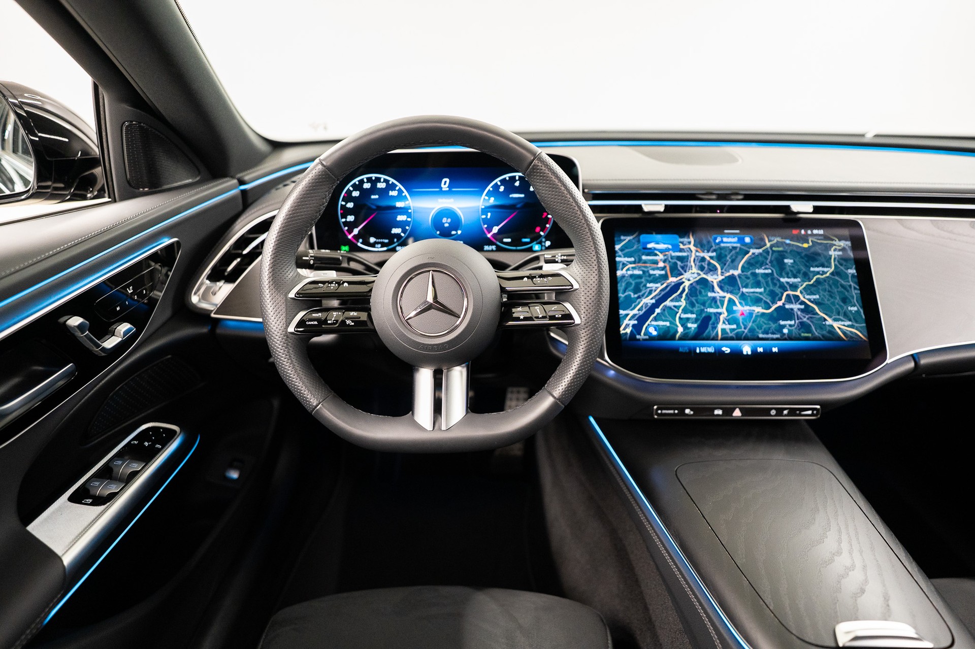 MERCEDES-BENZ E 450 AMG Line 4matic / Panorama-Schiebedach / 360° Kamera / Memory Sitze-image-16